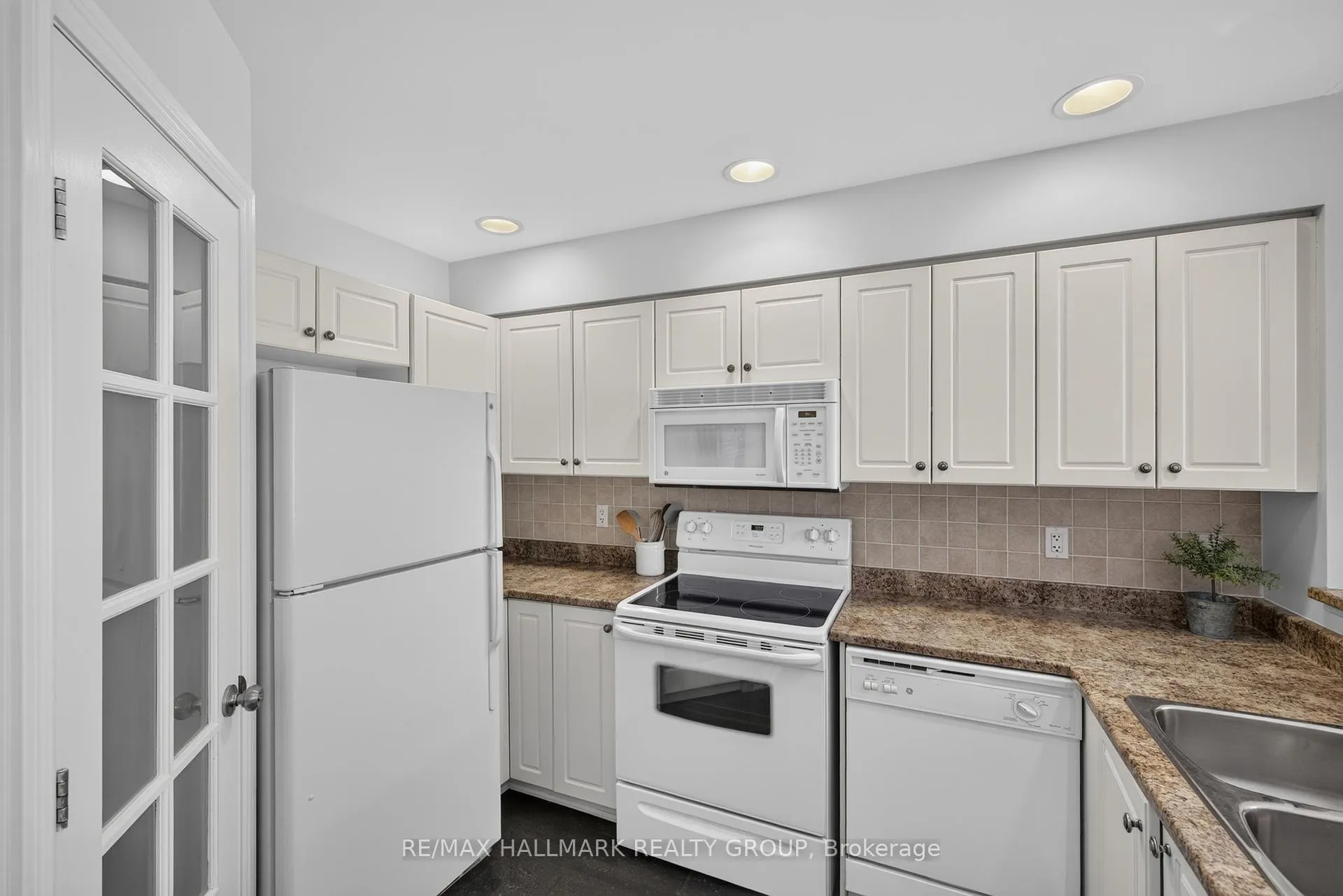 Photo 19 of 460 Grey Seal Circle, Ottawa, Riverside South/Gloucester Glen — HOMEH