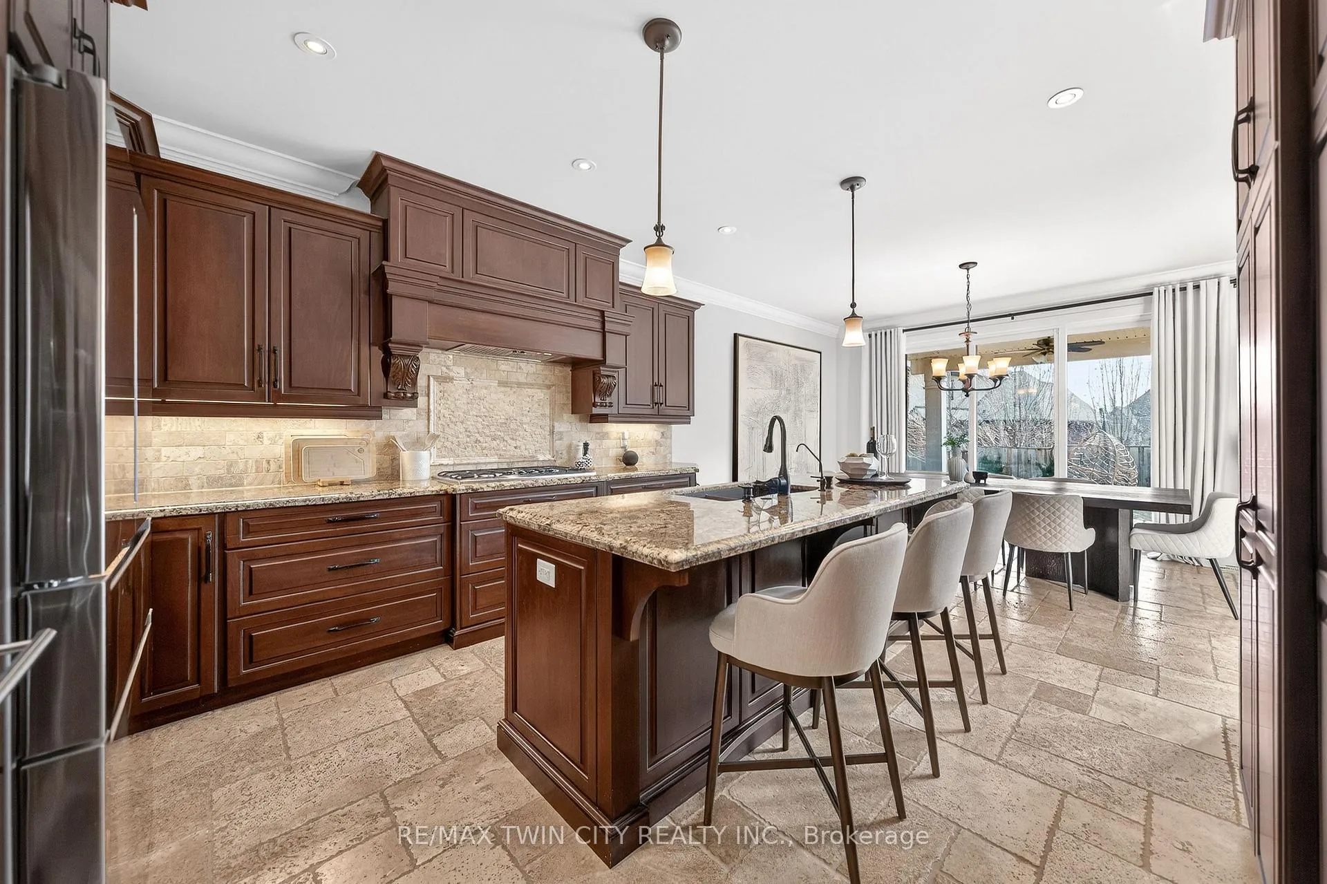 Photo 5 of 325 Deerfoot Trail, Waterloo, Eastbridge — HOMEH