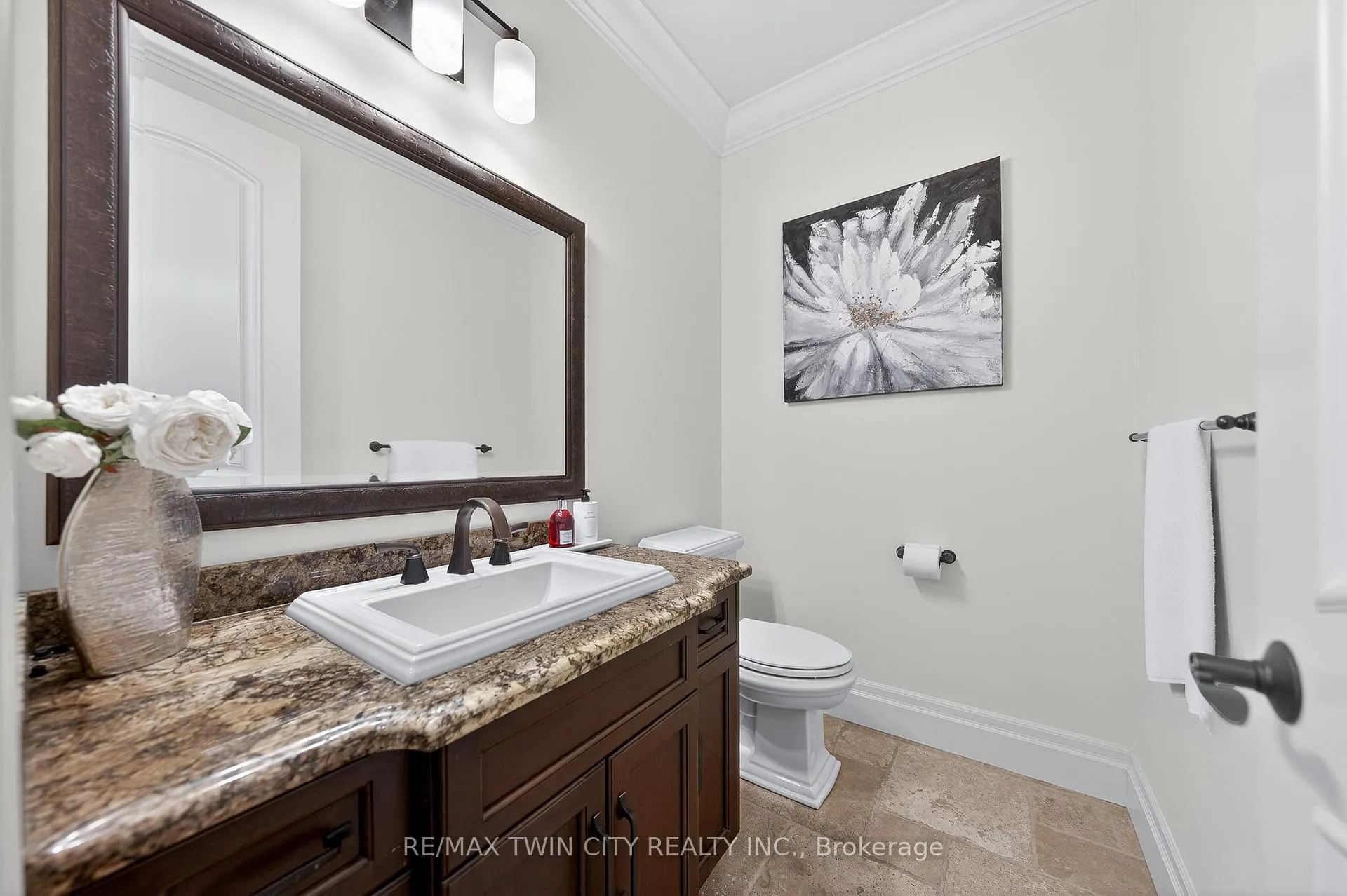Photo 21 of 325 Deerfoot Trail, Waterloo, Eastbridge — HOMEH