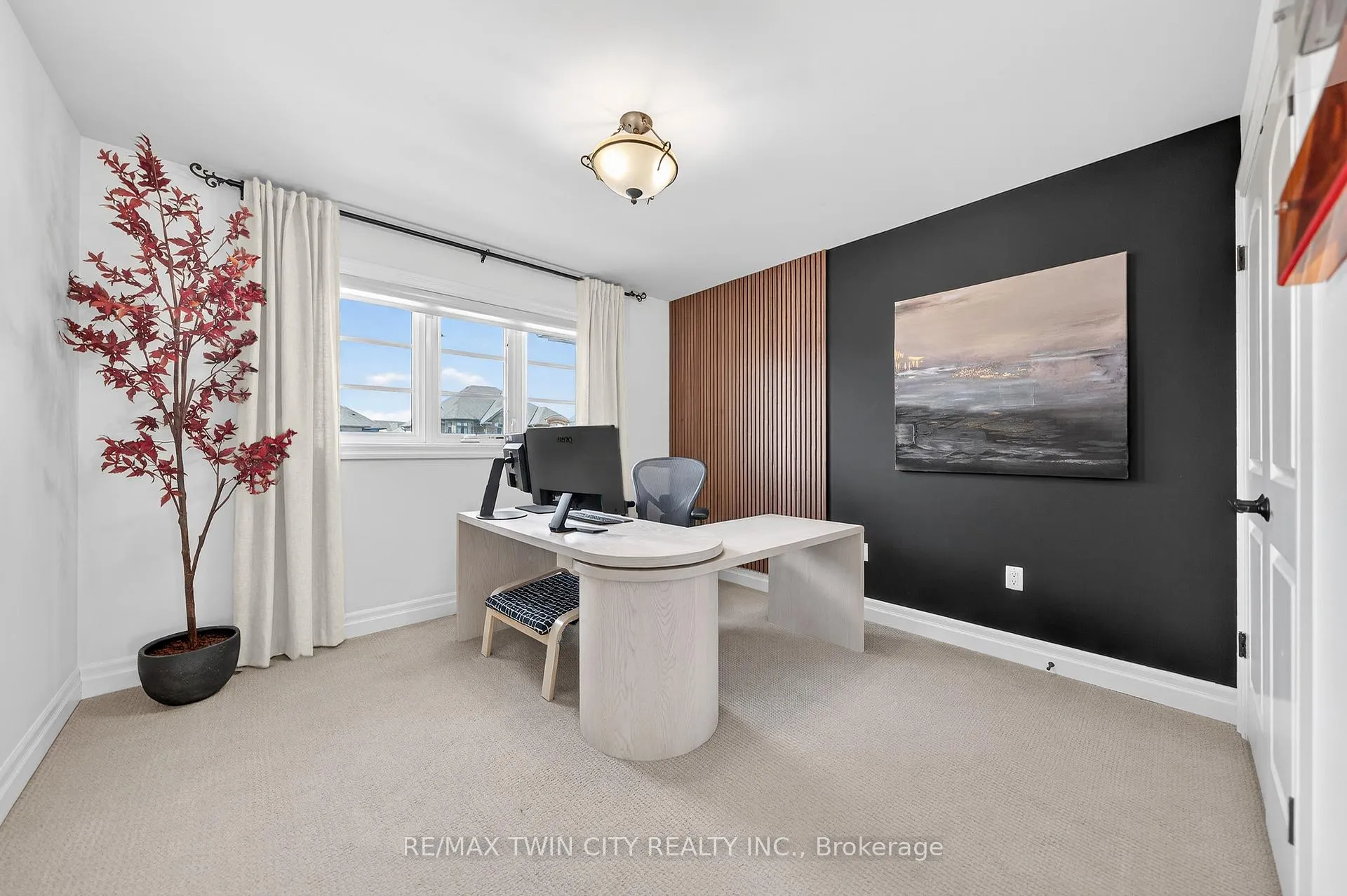 Photo 28 of 325 Deerfoot Trail, Waterloo, Eastbridge — HOMEH