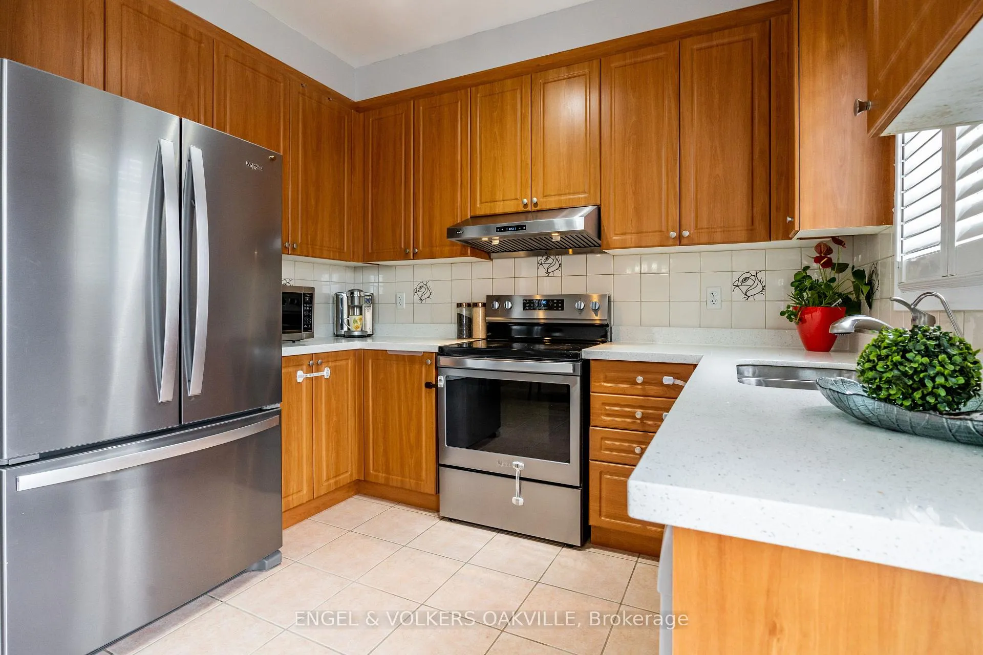 Photo 2 of 72 Pefferlaw Circle, Brampton, Bram West — HOMEH