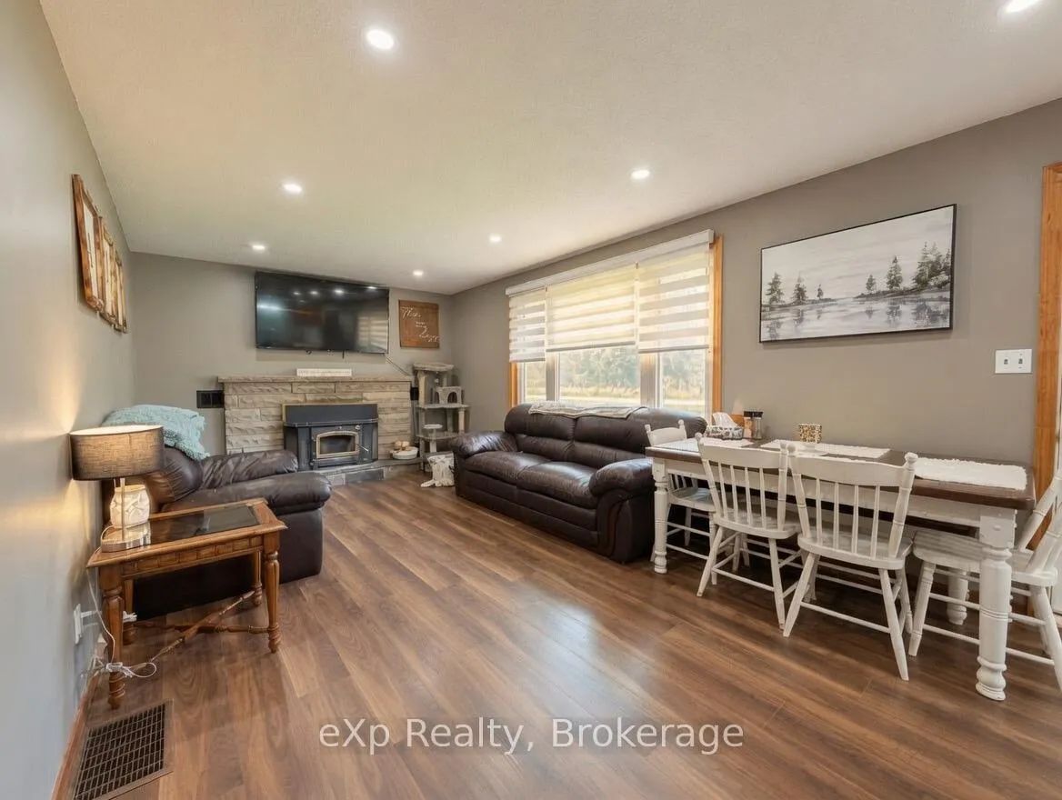 Photo 3 of 255351 Concession 1 Road, Chatsworth — HOMEH