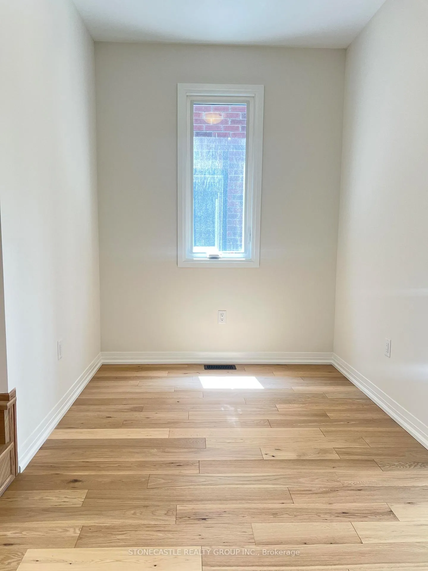 Photo 4 of 1657 Charcoal Crescent, Pickering, Rural Pickering — HOMEH