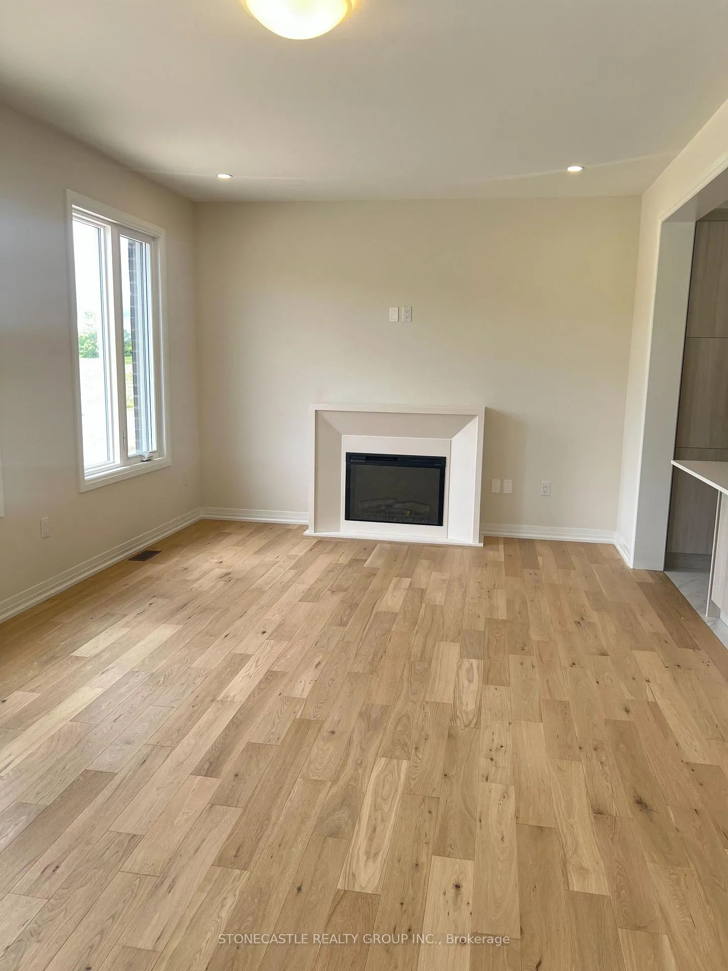 Photo 6 of 1657 Charcoal Crescent, Pickering, Rural Pickering — HOMEH