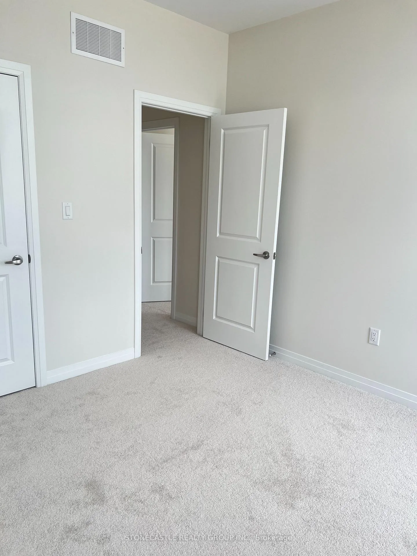 Photo 8 of 1657 Charcoal Crescent, Pickering, Rural Pickering — HOMEH