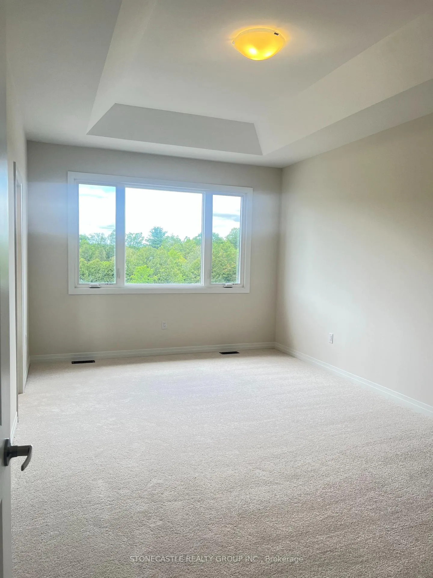 Photo 12 of 1657 Charcoal Crescent, Pickering, Rural Pickering — HOMEH