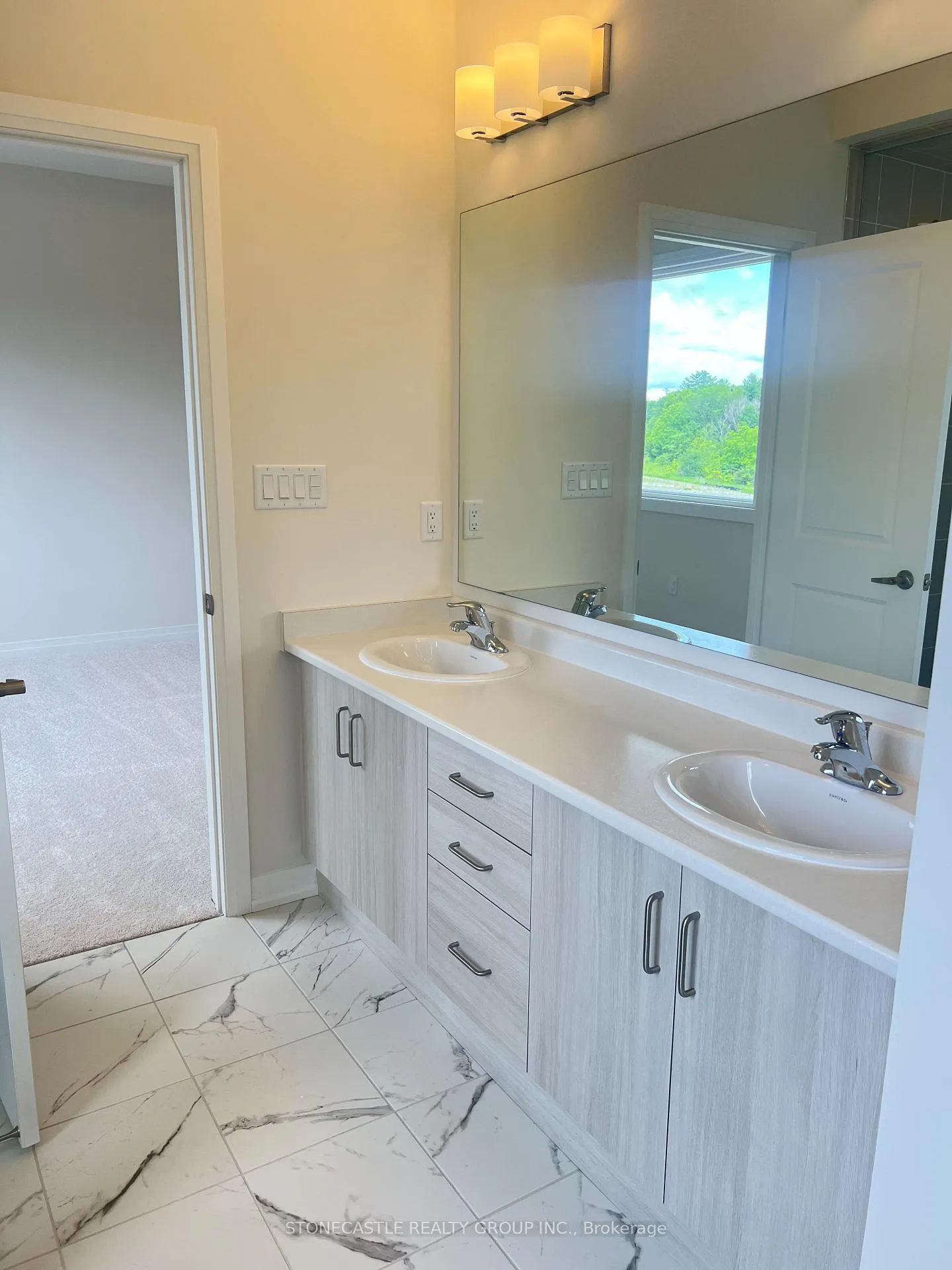 Photo 13 of 1657 Charcoal Crescent, Pickering, Rural Pickering — HOMEH