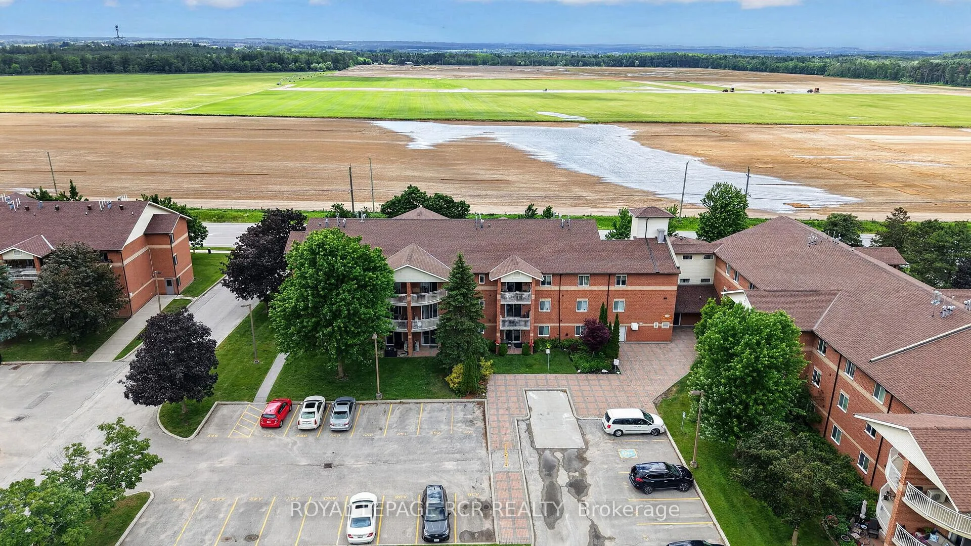 Photo 33 of Unit 113, 247 King Street N, New Tecumseth, Alliston — HOMEH
