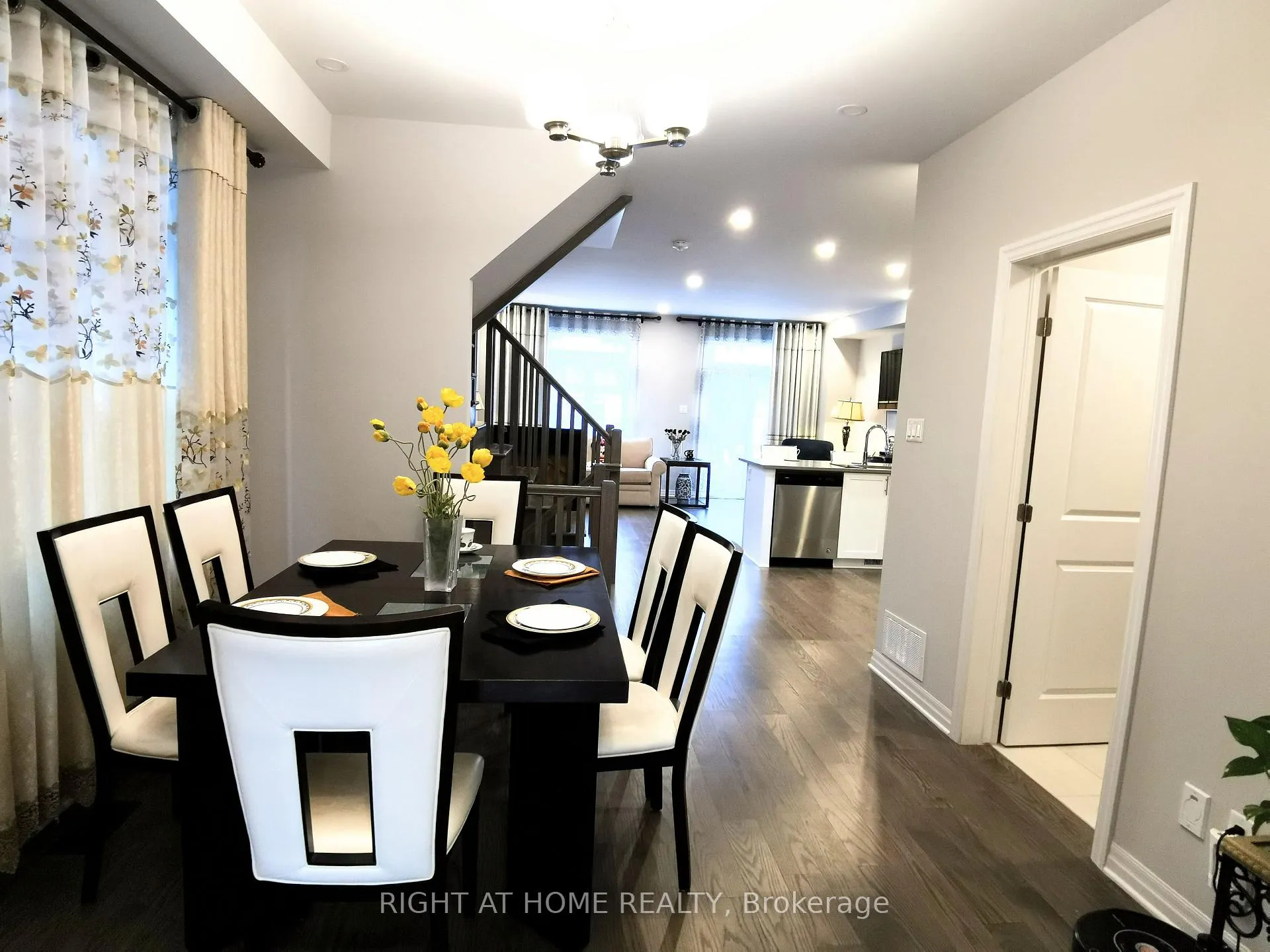 Photo 3 of 321 Lysander Place, Ottawa, CFB Rockcliffe and Area — HOMEH