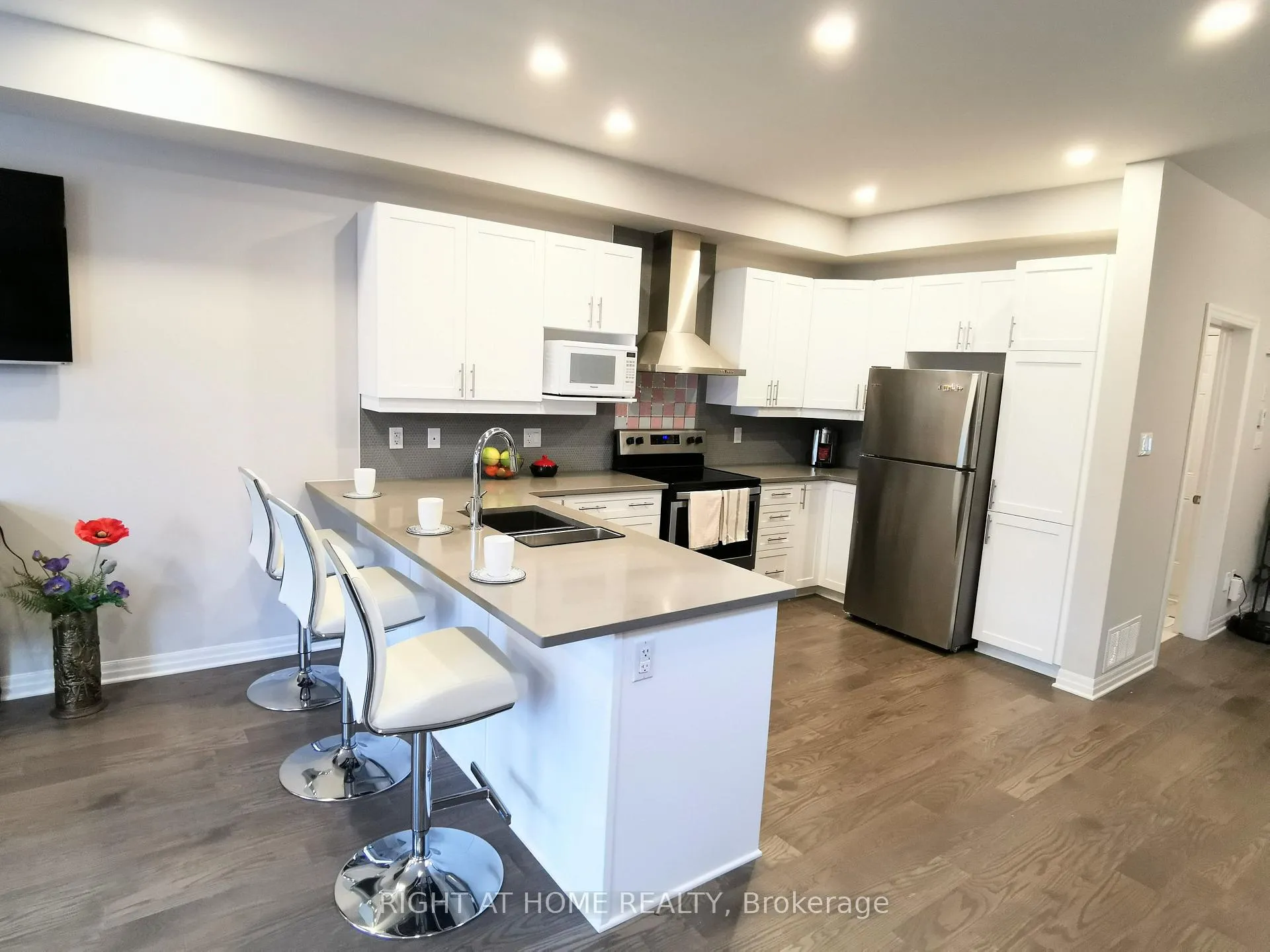 Photo 7 of 321 Lysander Place, Ottawa, CFB Rockcliffe and Area — HOMEH