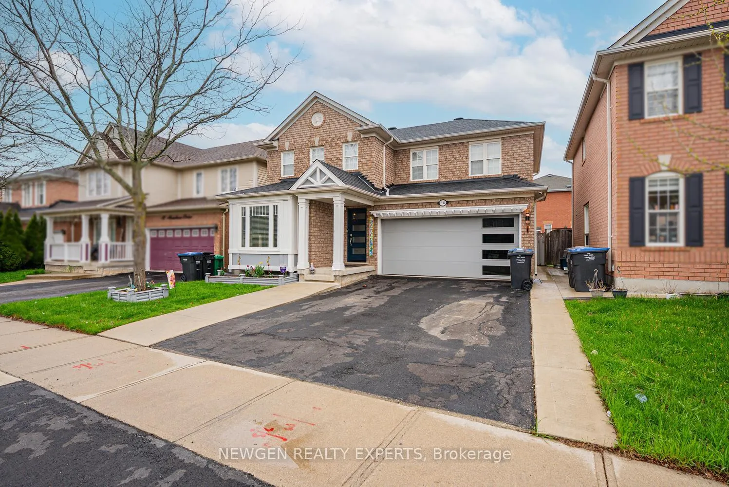 Photo 3 of 14 Mendoza Drive, Brampton, Fletcher's Meadow — HOMEH
