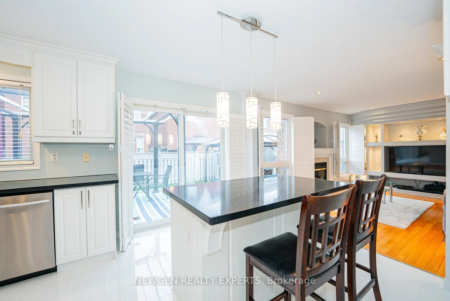 Photo 15 of 14 Mendoza Drive, Brampton, Fletcher's Meadow — HOMEH