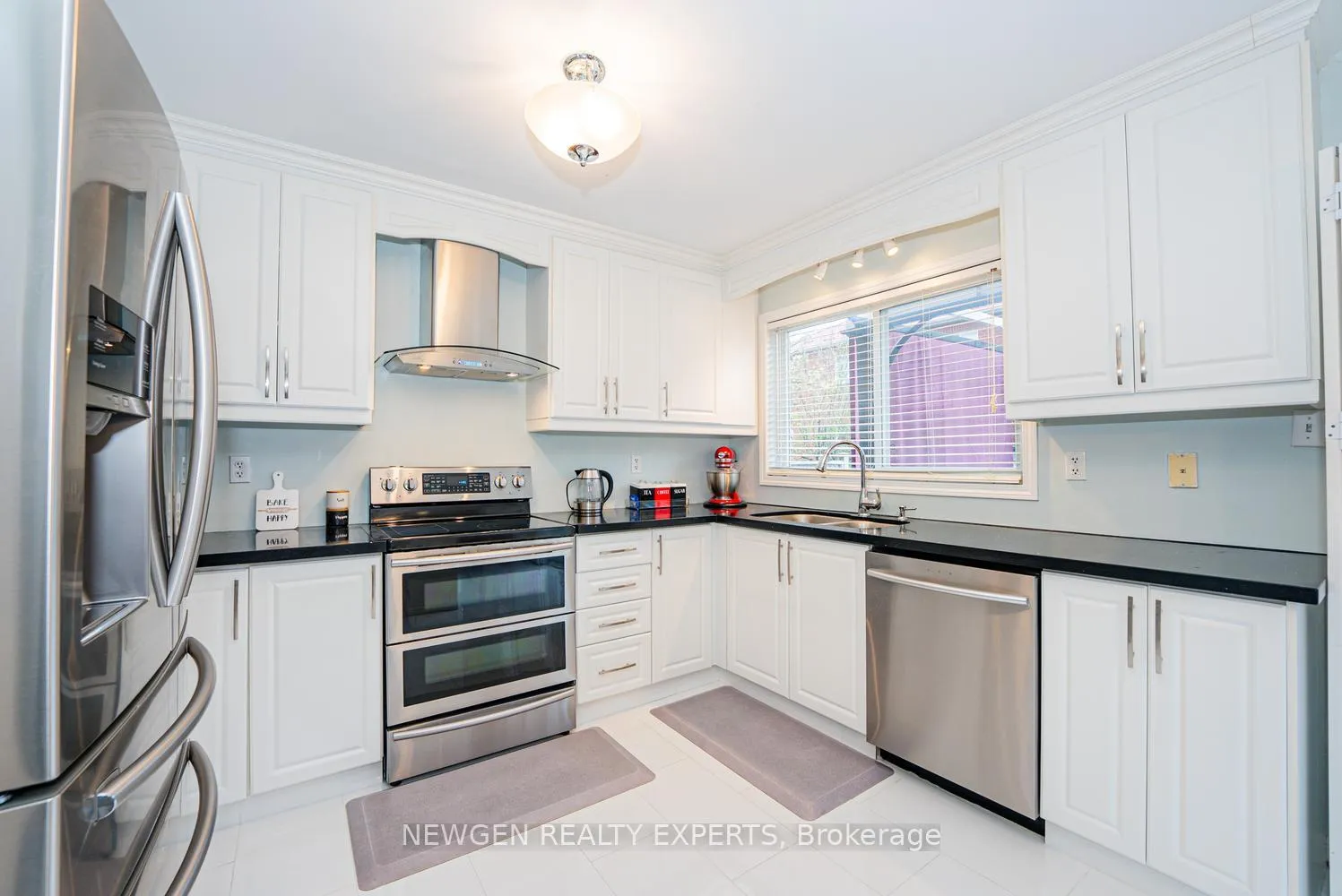 Photo 23 of 14 Mendoza Drive, Brampton, Fletcher's Meadow — HOMEH