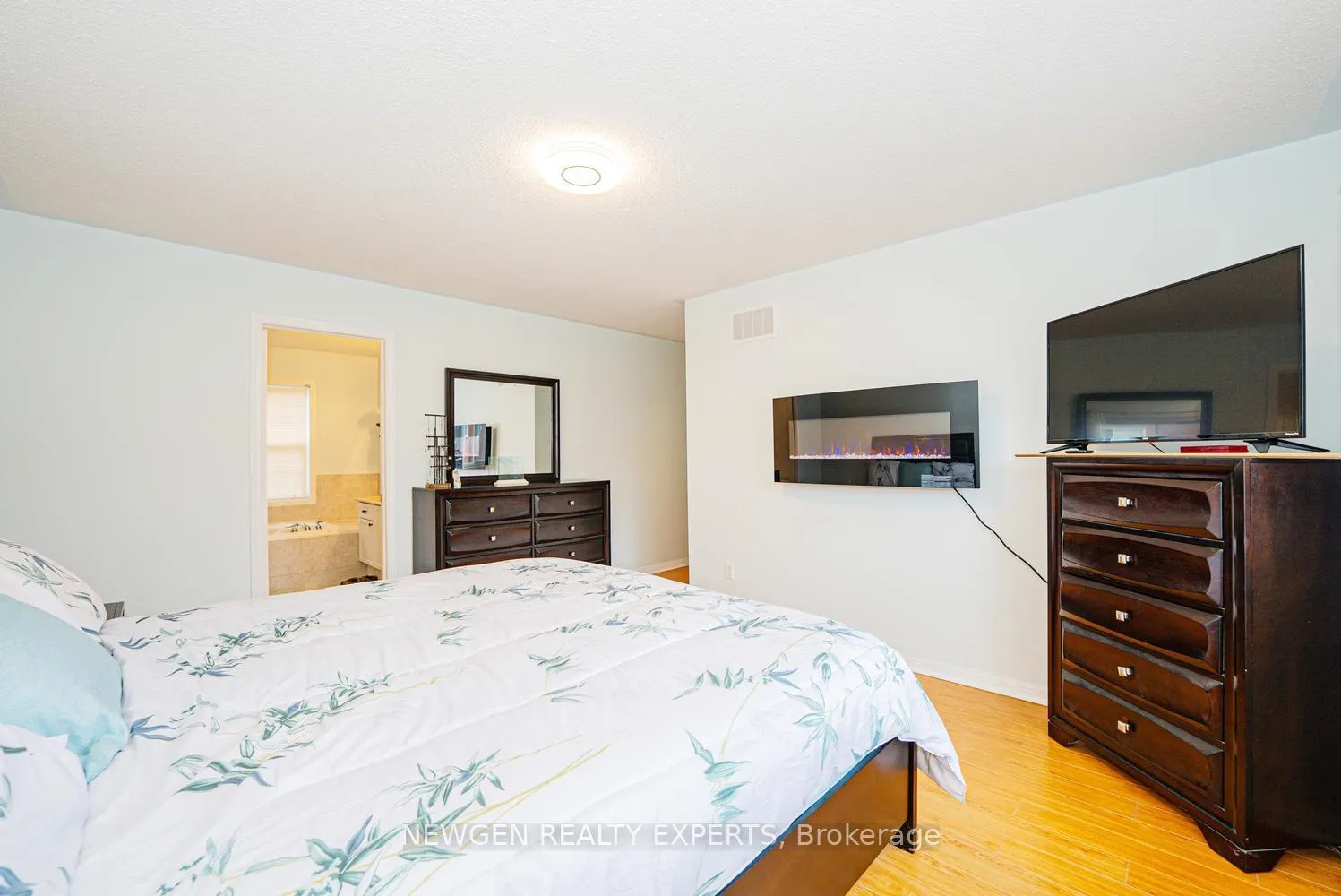 Photo 33 of 14 Mendoza Drive, Brampton, Fletcher's Meadow — HOMEH