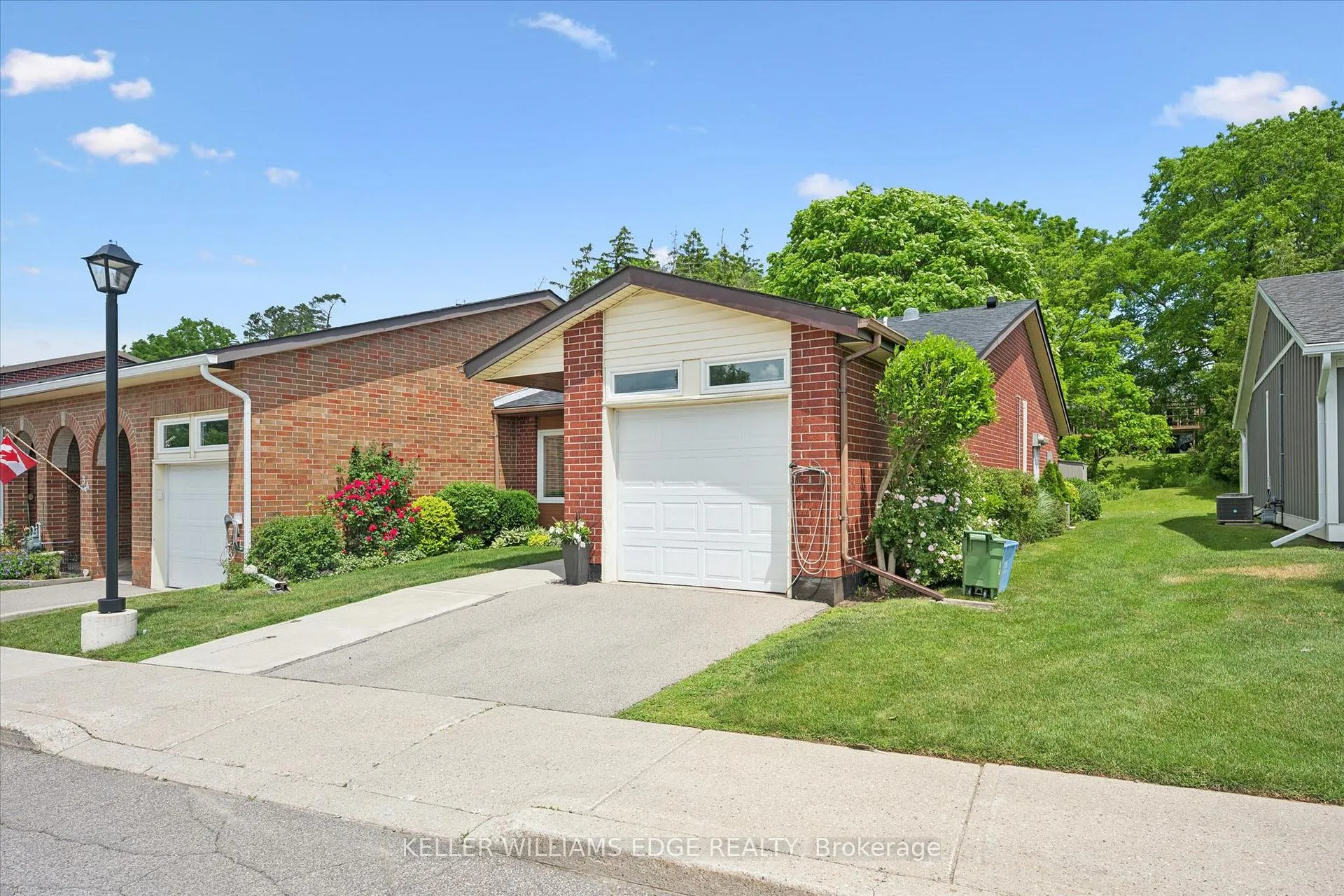 Photo 3 of 32 Cardinal Mindszenty Boulevard, Hamilton, Kennedy — HOMEH