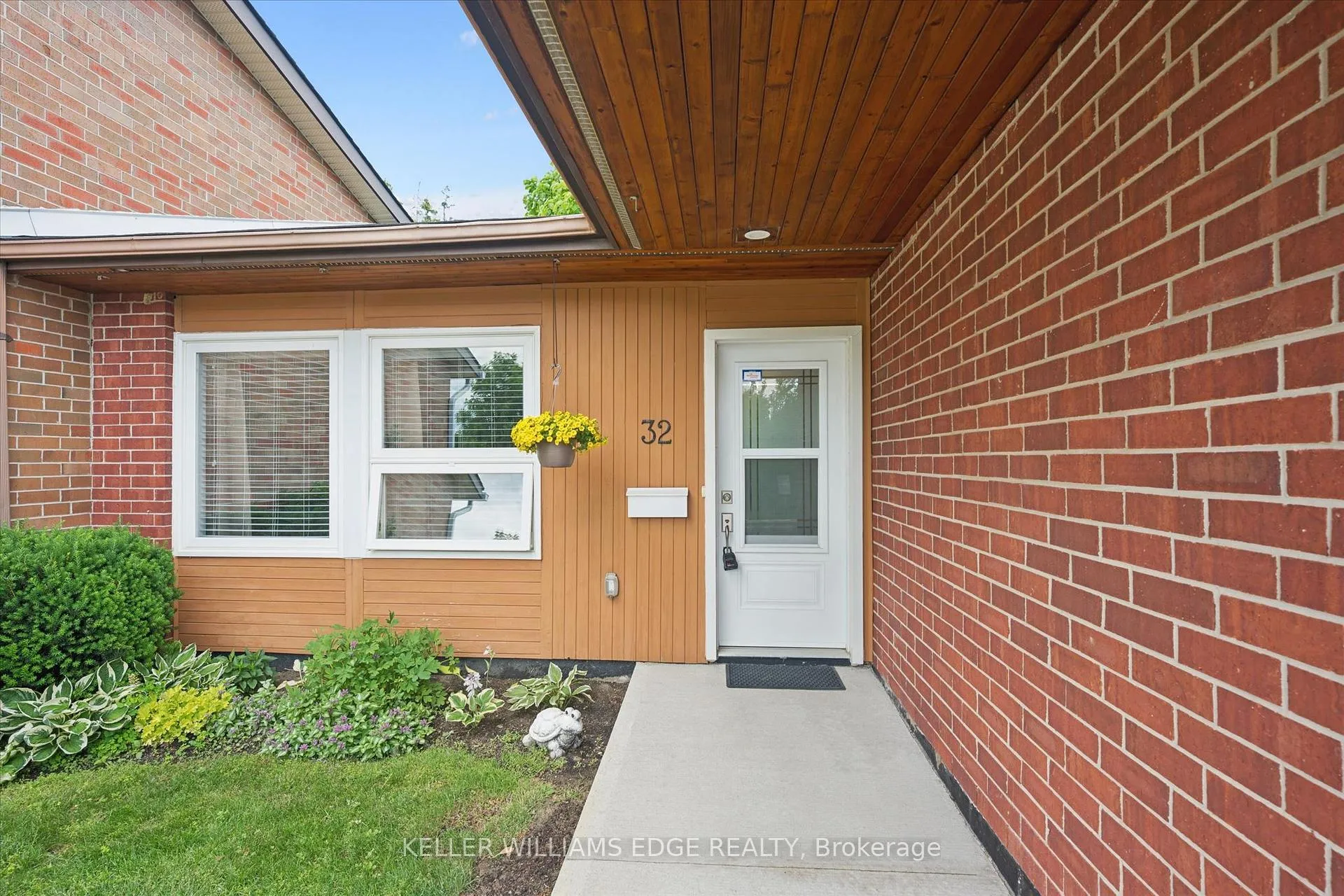 Photo 5 of 32 Cardinal Mindszenty Boulevard, Hamilton, Kennedy — HOMEH