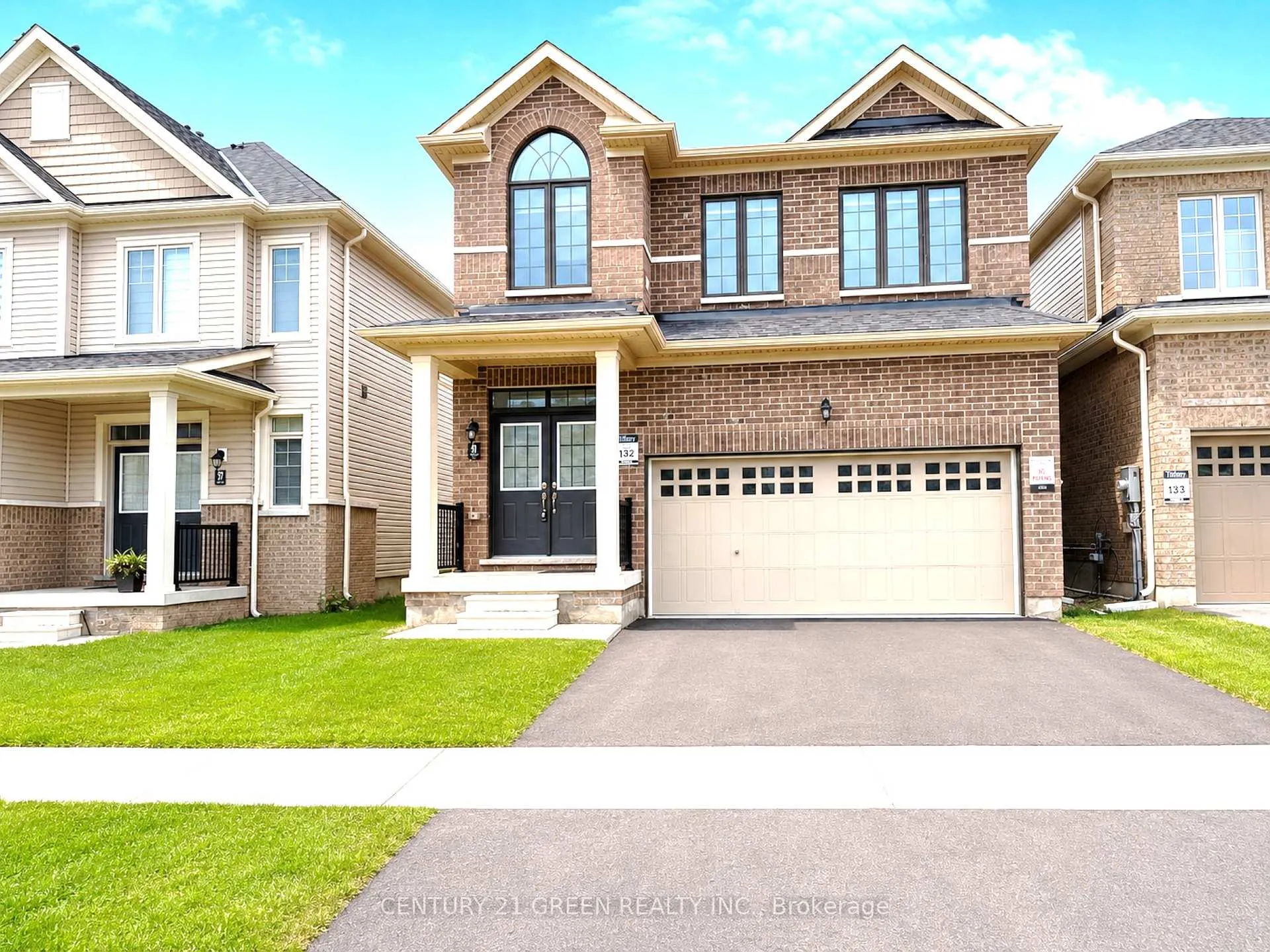 Photo 2 of 41 Durham Avenue, Barrie, Rural Barrie Southeast — HOMEH