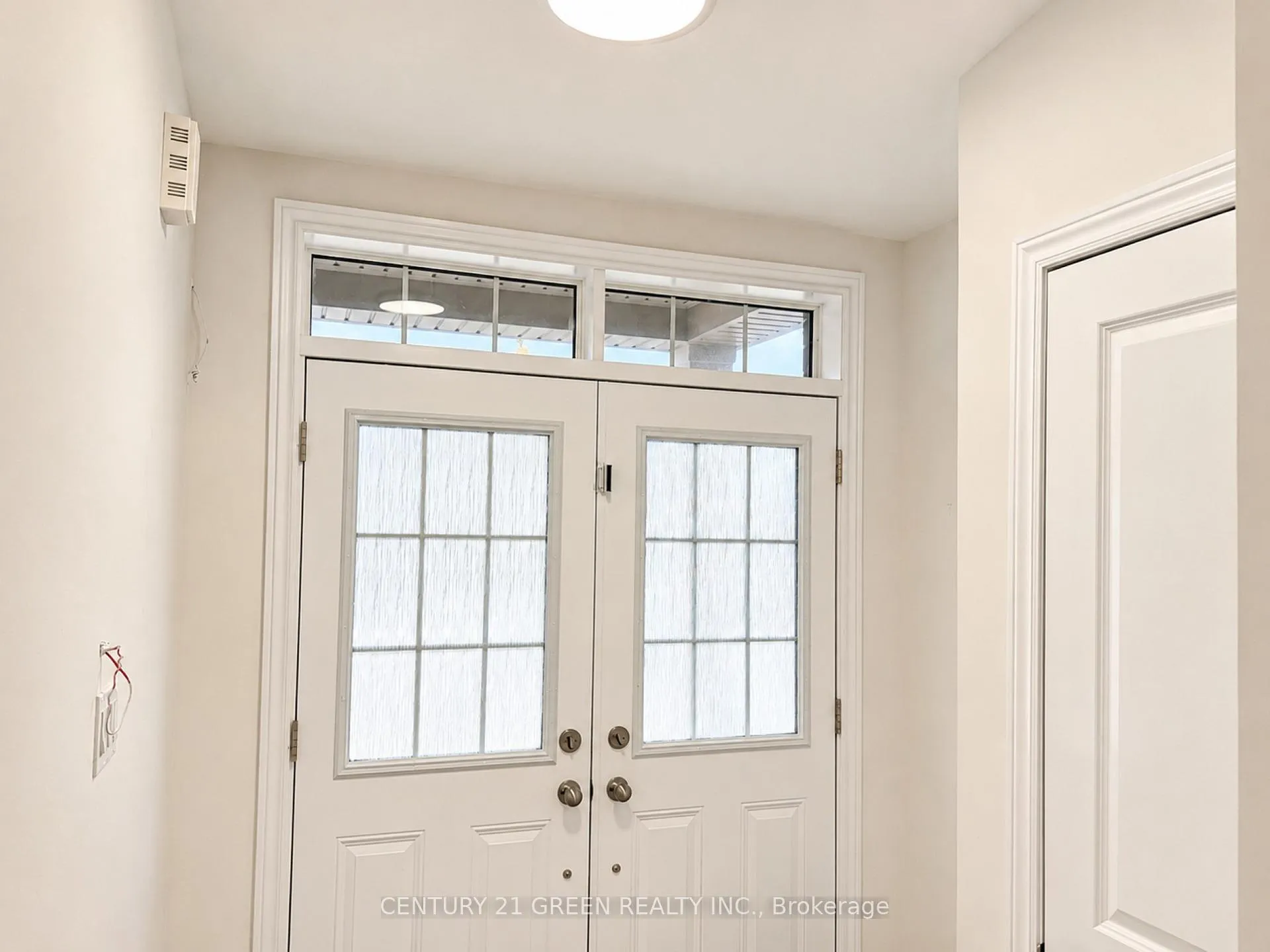 Photo 3 of 41 Durham Avenue, Barrie, Rural Barrie Southeast — HOMEH