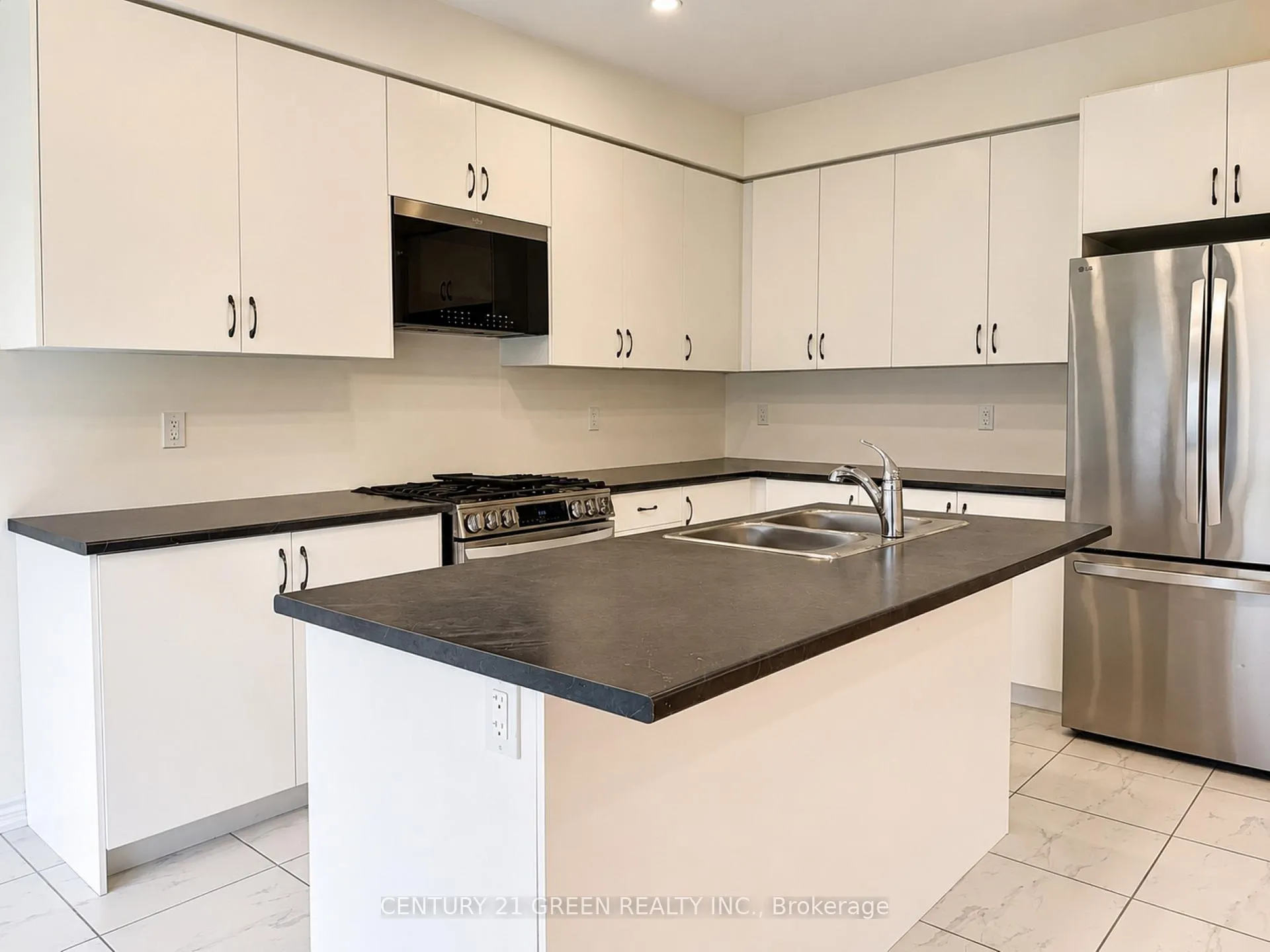 Photo 11 of 41 Durham Avenue, Barrie, Rural Barrie Southeast — HOMEH