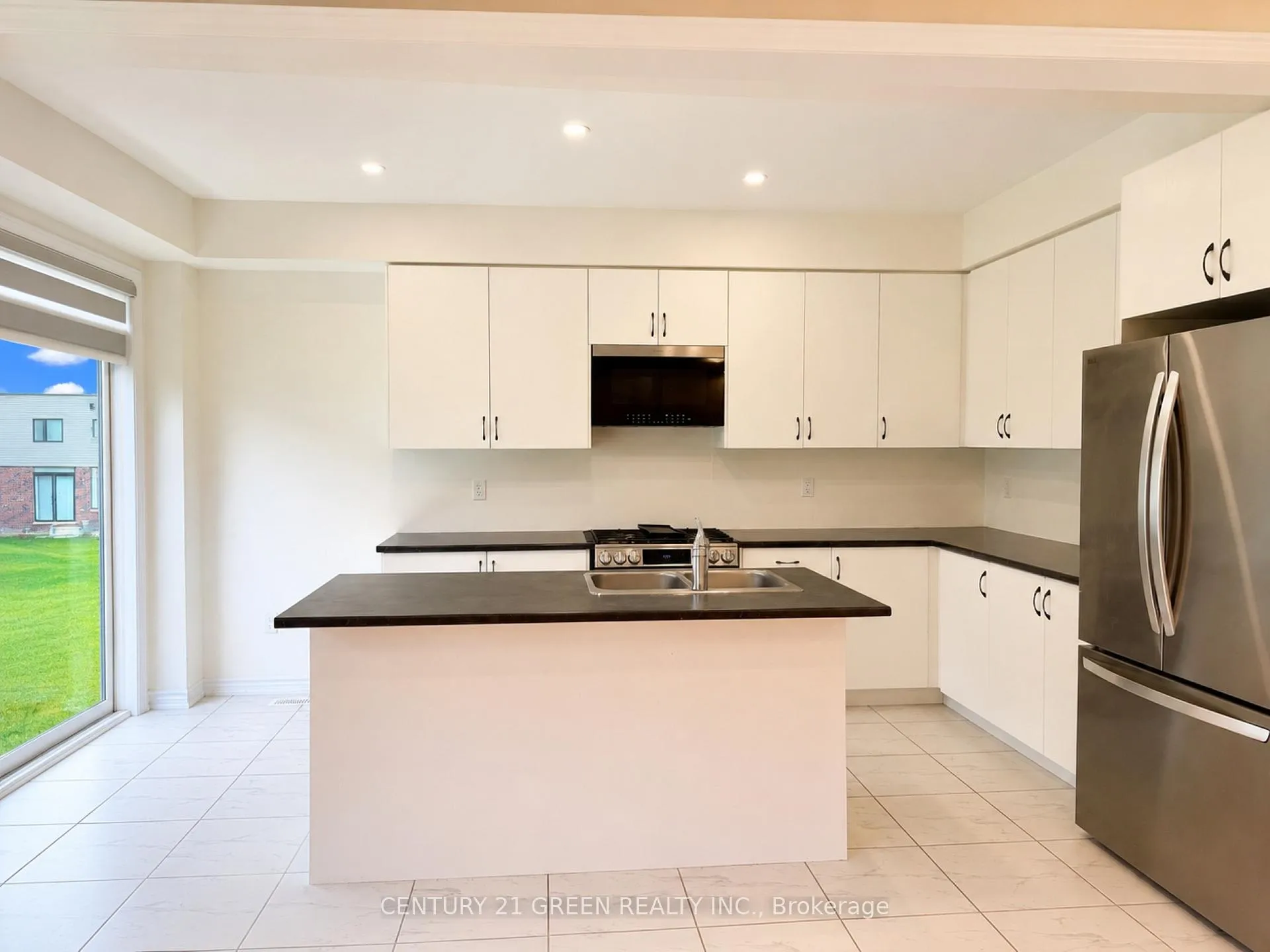 Photo 13 of 41 Durham Avenue, Barrie, Rural Barrie Southeast — HOMEH