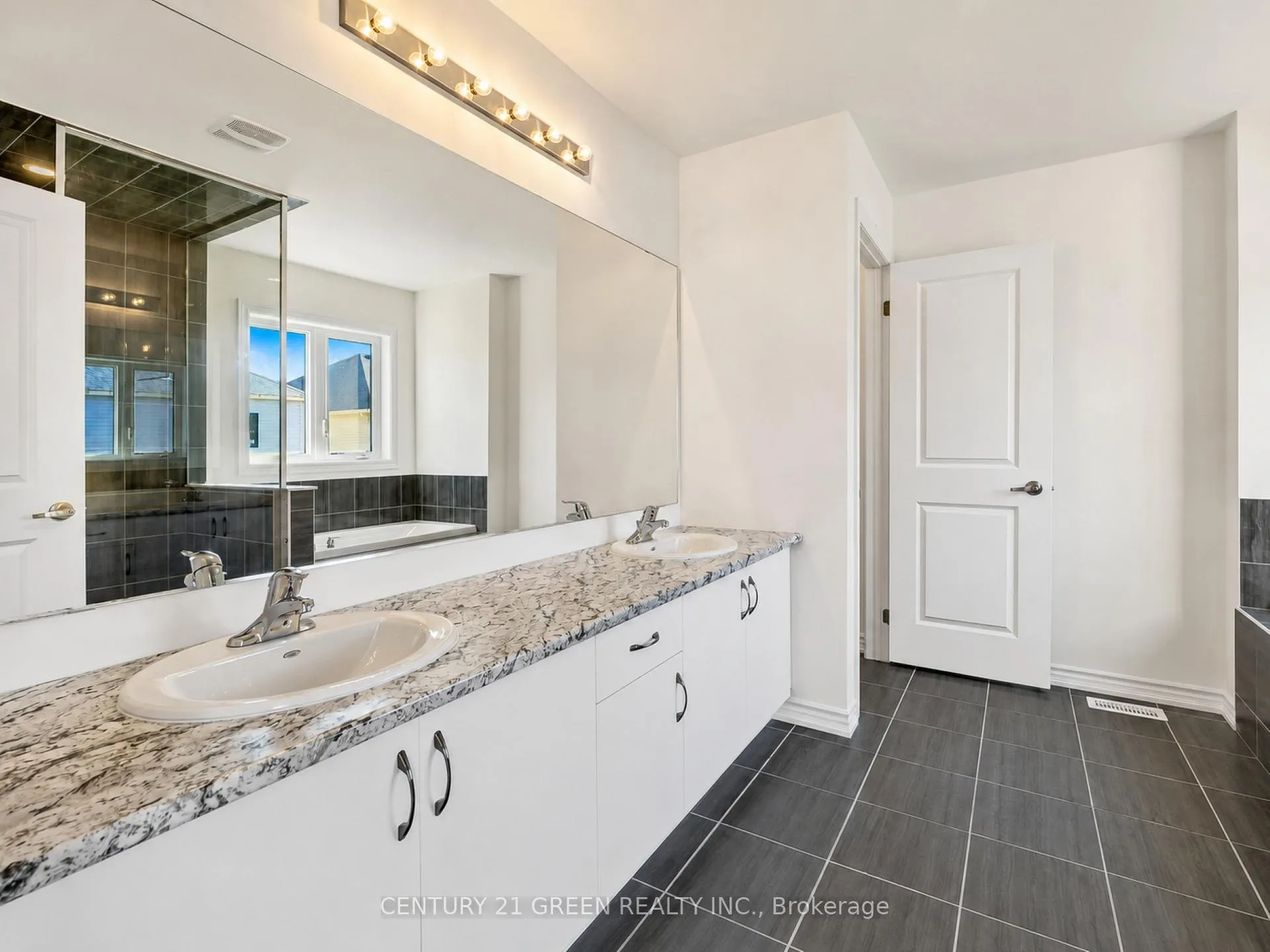 Photo 32 of 41 Durham Avenue, Barrie, Rural Barrie Southeast — HOMEH