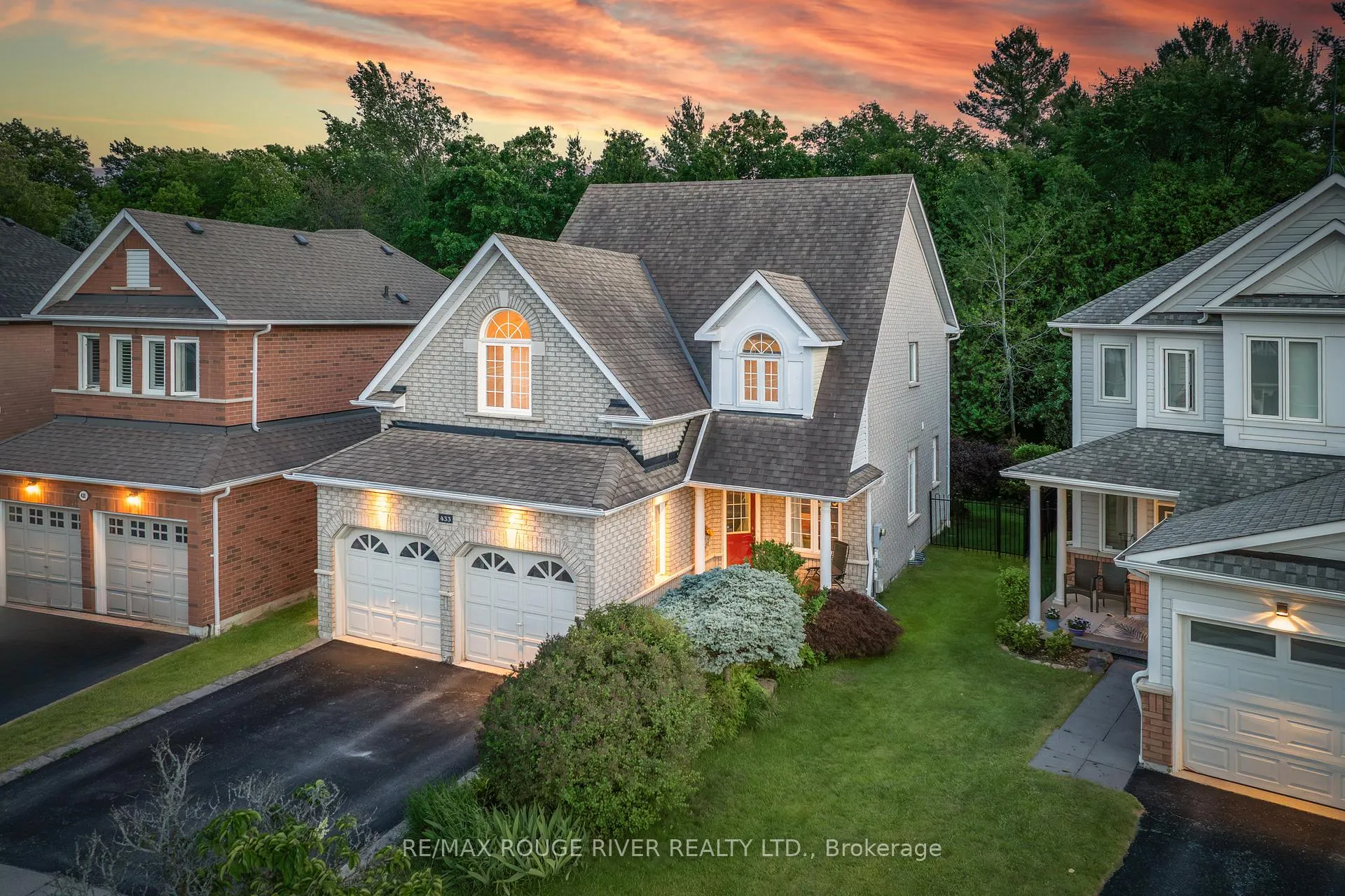 Front of 433 Woodsmere Crescent