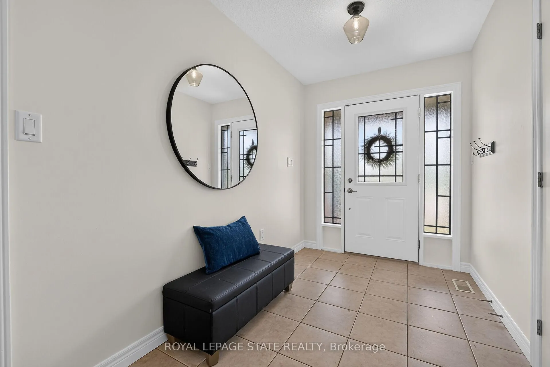 Photo 5 of 387 Murray Street, Grimsby, Grimsby Beach — HOMEH