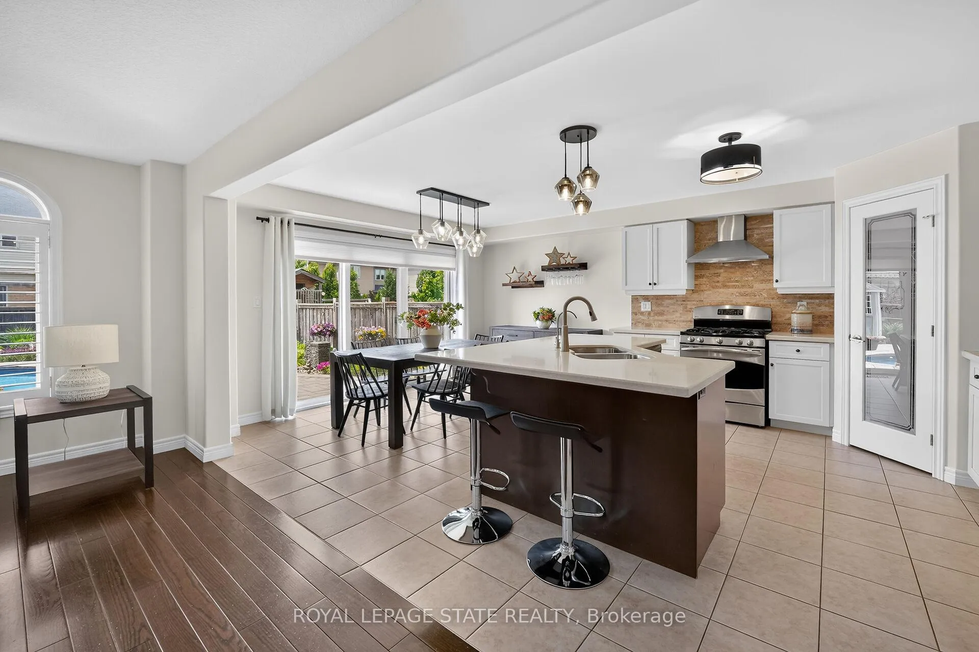 Photo 7 of 387 Murray Street, Grimsby, Grimsby Beach — HOMEH