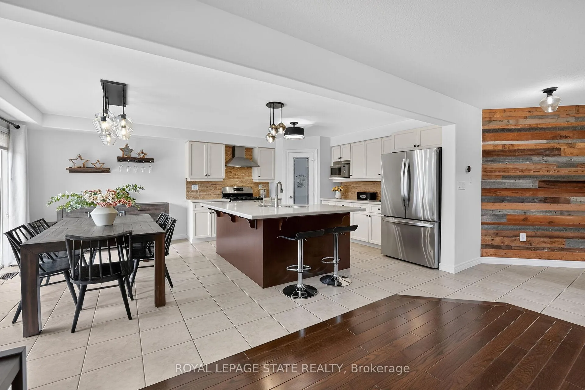 Photo 8 of 387 Murray Street, Grimsby, Grimsby Beach — HOMEH