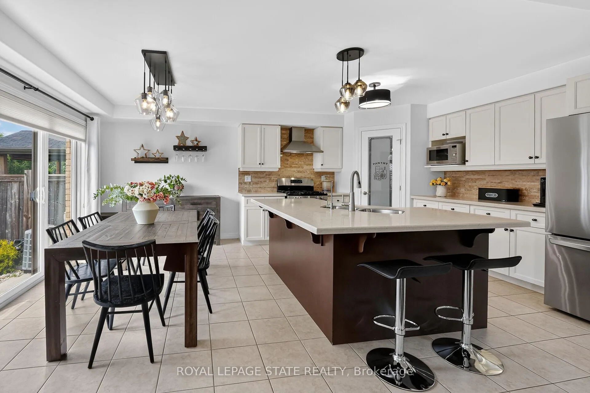 Photo 9 of 387 Murray Street, Grimsby, Grimsby Beach — HOMEH