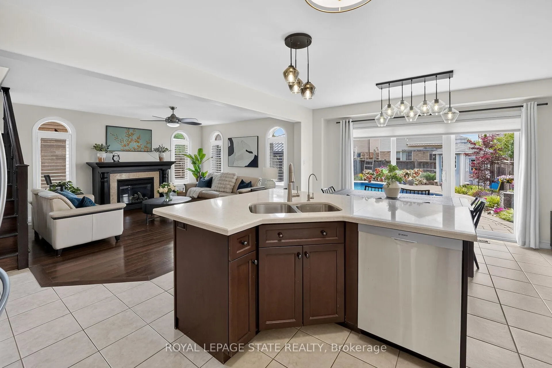 Photo 10 of 387 Murray Street, Grimsby, Grimsby Beach — HOMEH