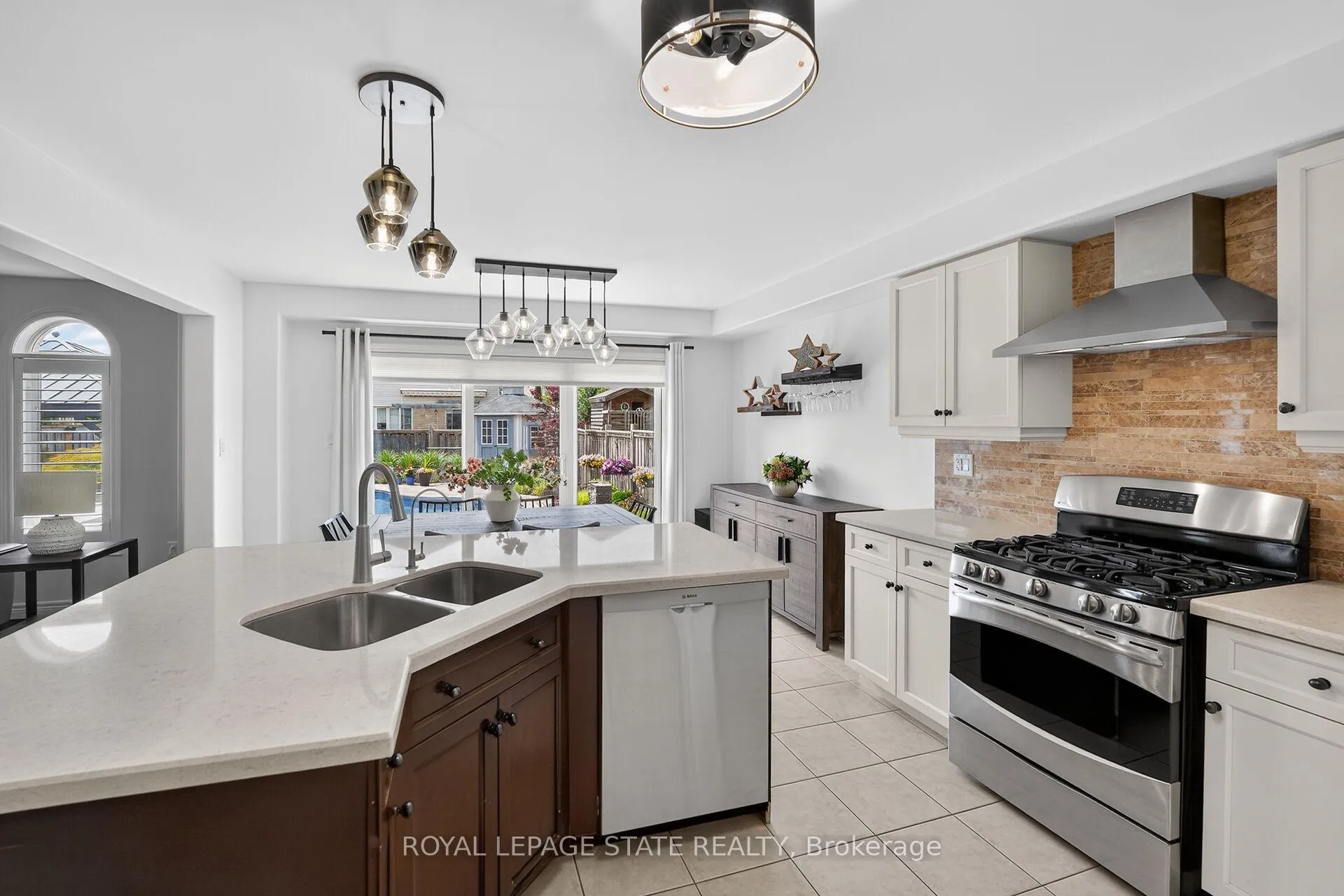 Photo 13 of 387 Murray Street, Grimsby, Grimsby Beach — HOMEH