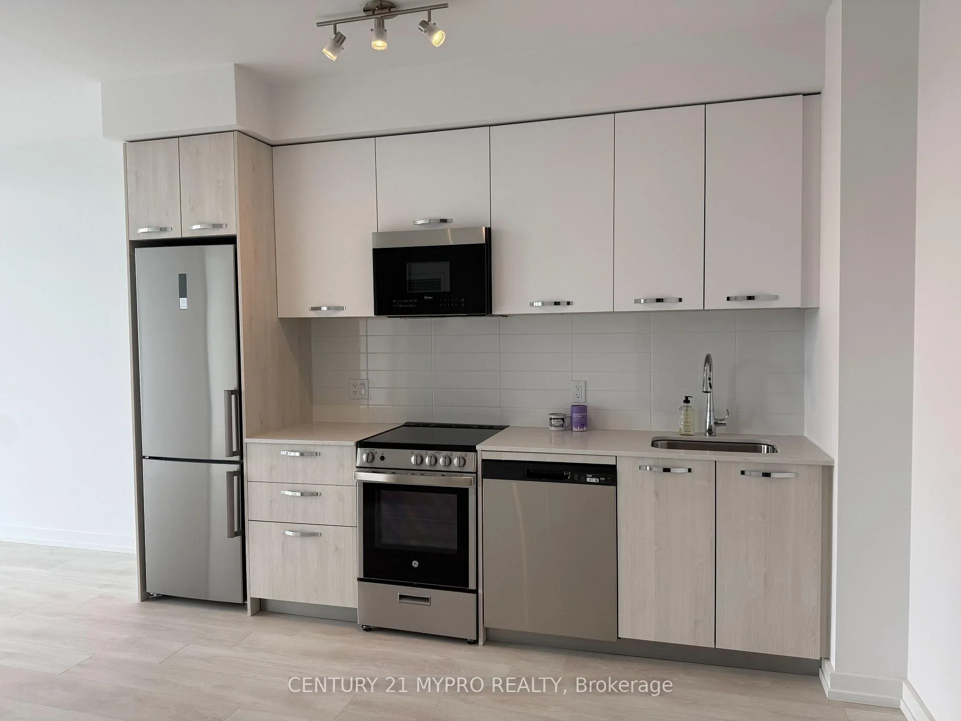 Photo 2 of Unit 1708, 75 James Street S, Hamilton, Corktown — HOMEH