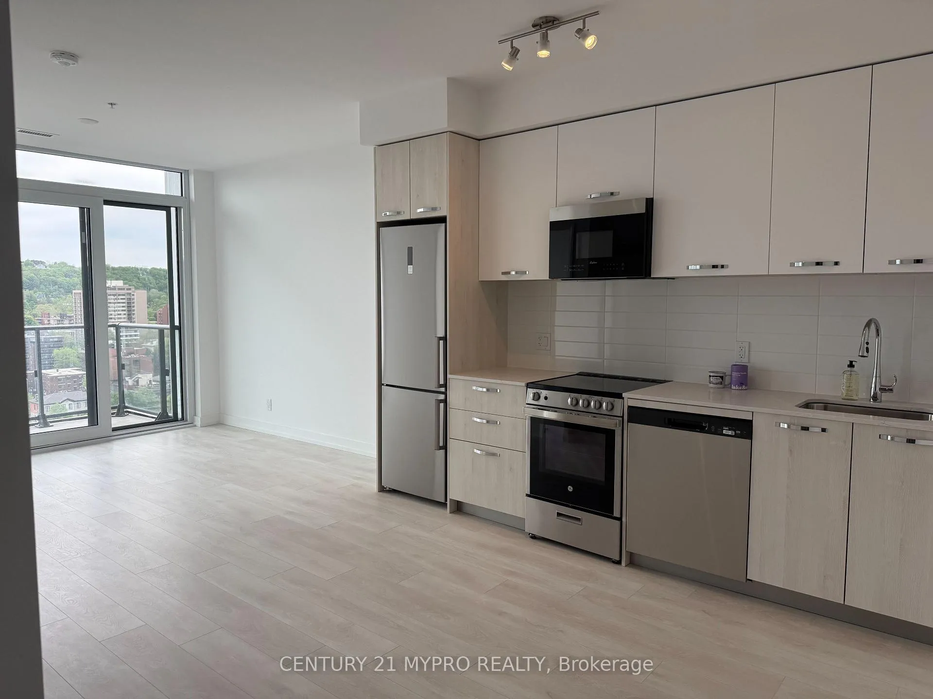 Photo 4 of Unit 1708, 75 James Street S, Hamilton, Corktown — HOMEH