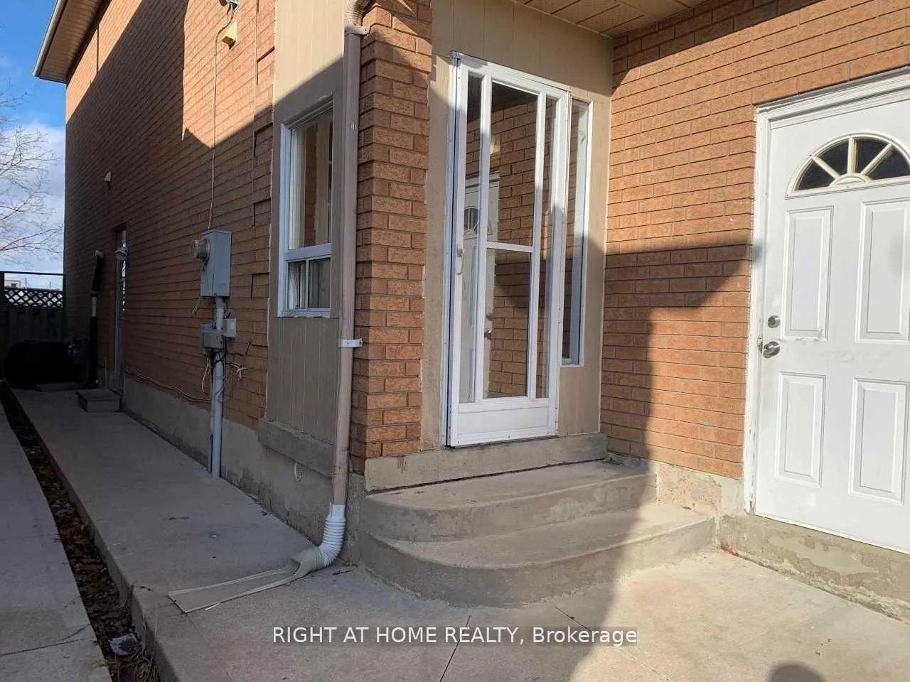 Photo 2 of Unit Bsmt, 63 Toba Crescent, Brampton, Heart Lake — HOMEH
