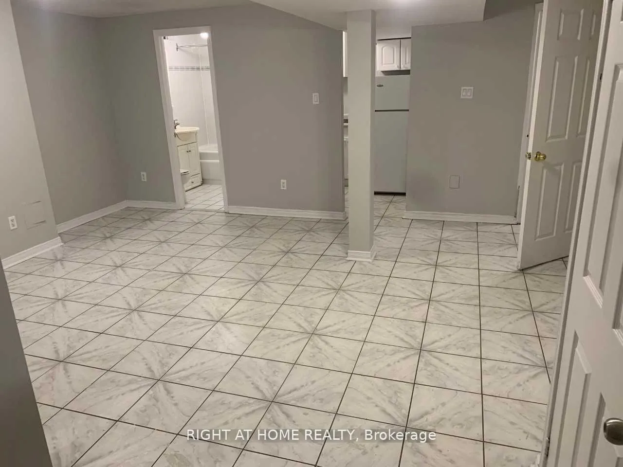 Photo 4 of Unit Bsmt, 63 Toba Crescent, Brampton, Heart Lake — HOMEH