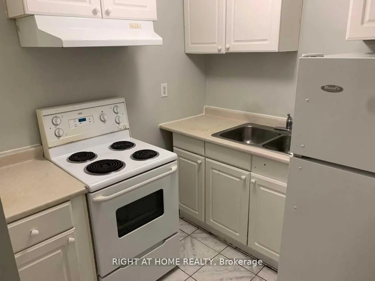 Photo 5 of Unit Bsmt, 63 Toba Crescent, Brampton, Heart Lake — HOMEH