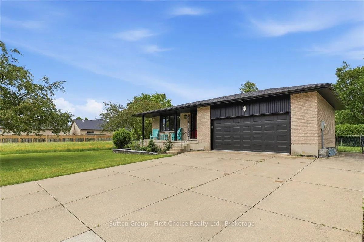 Photo 3 of 34 Dixon Street, Stratford — HOMEH