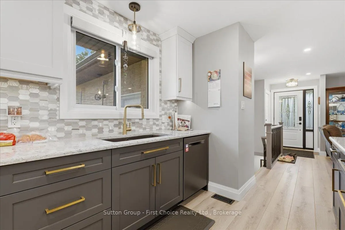 Photo 17 of 34 Dixon Street, Stratford — HOMEH