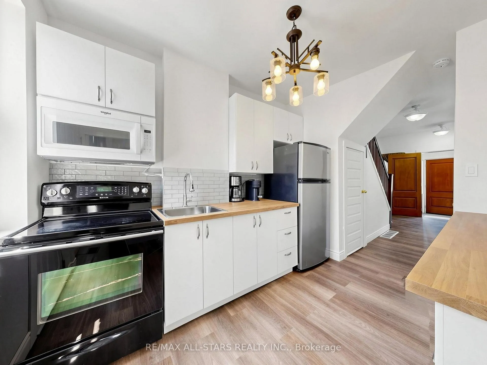 Photo 4 of 9 Cherry Nook Gardens, Toronto, Greenwood-Coxwell — HOMEH