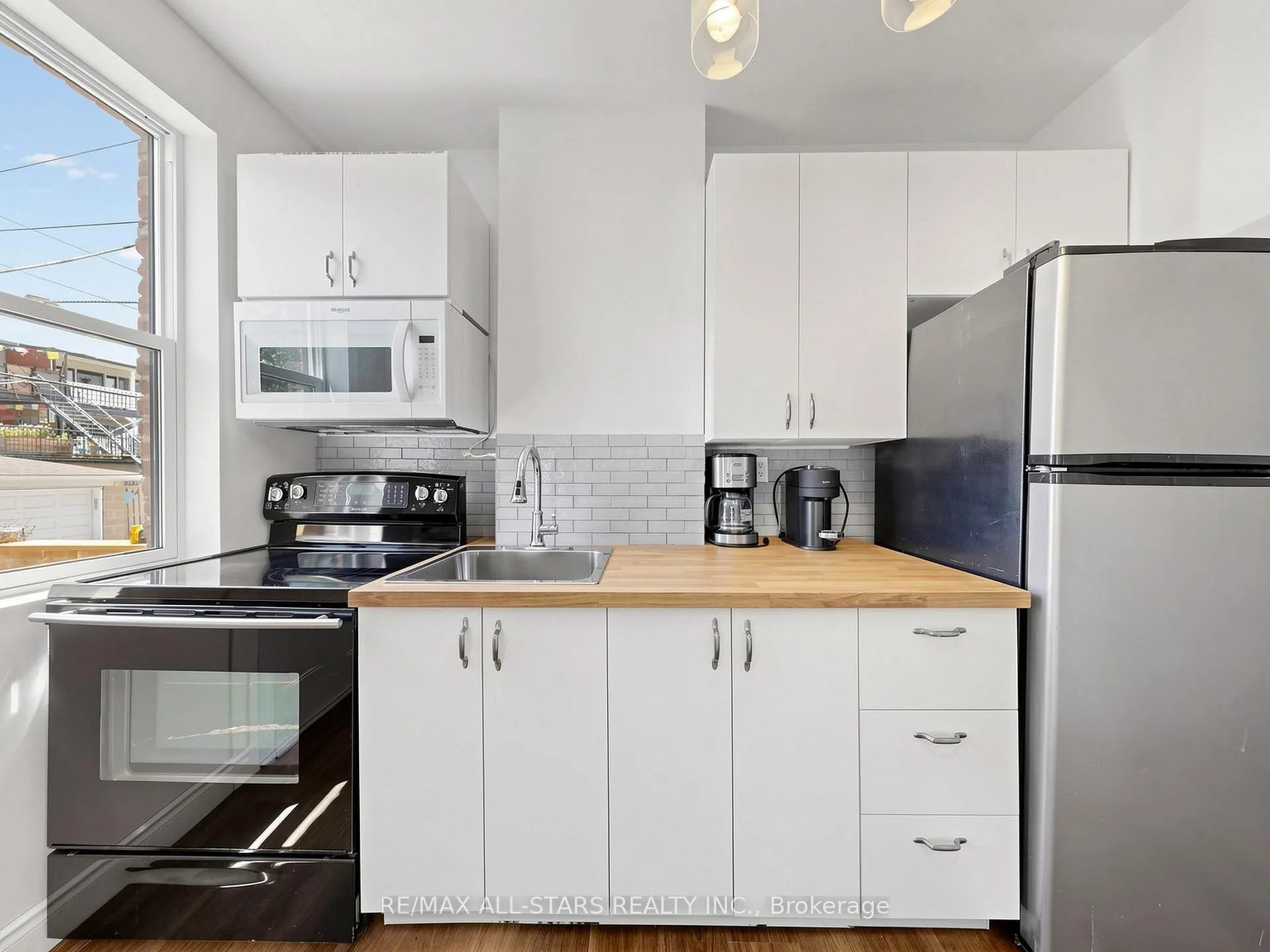 Photo 5 of 9 Cherry Nook Gardens, Toronto, Greenwood-Coxwell — HOMEH