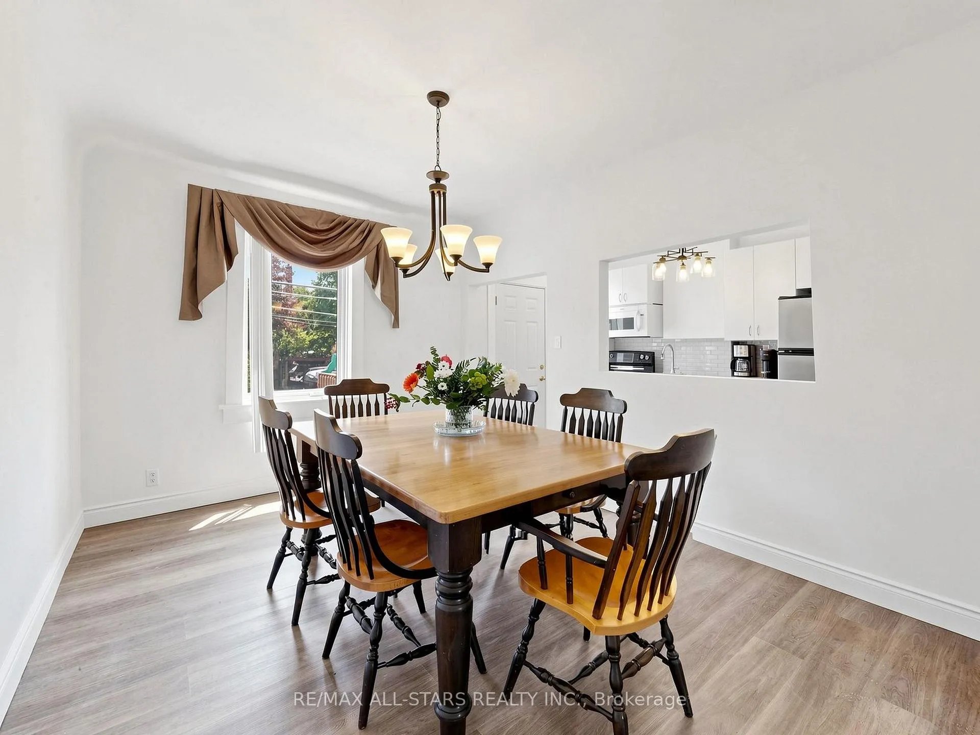 Photo 11 of 9 Cherry Nook Gardens, Toronto, Greenwood-Coxwell — HOMEH