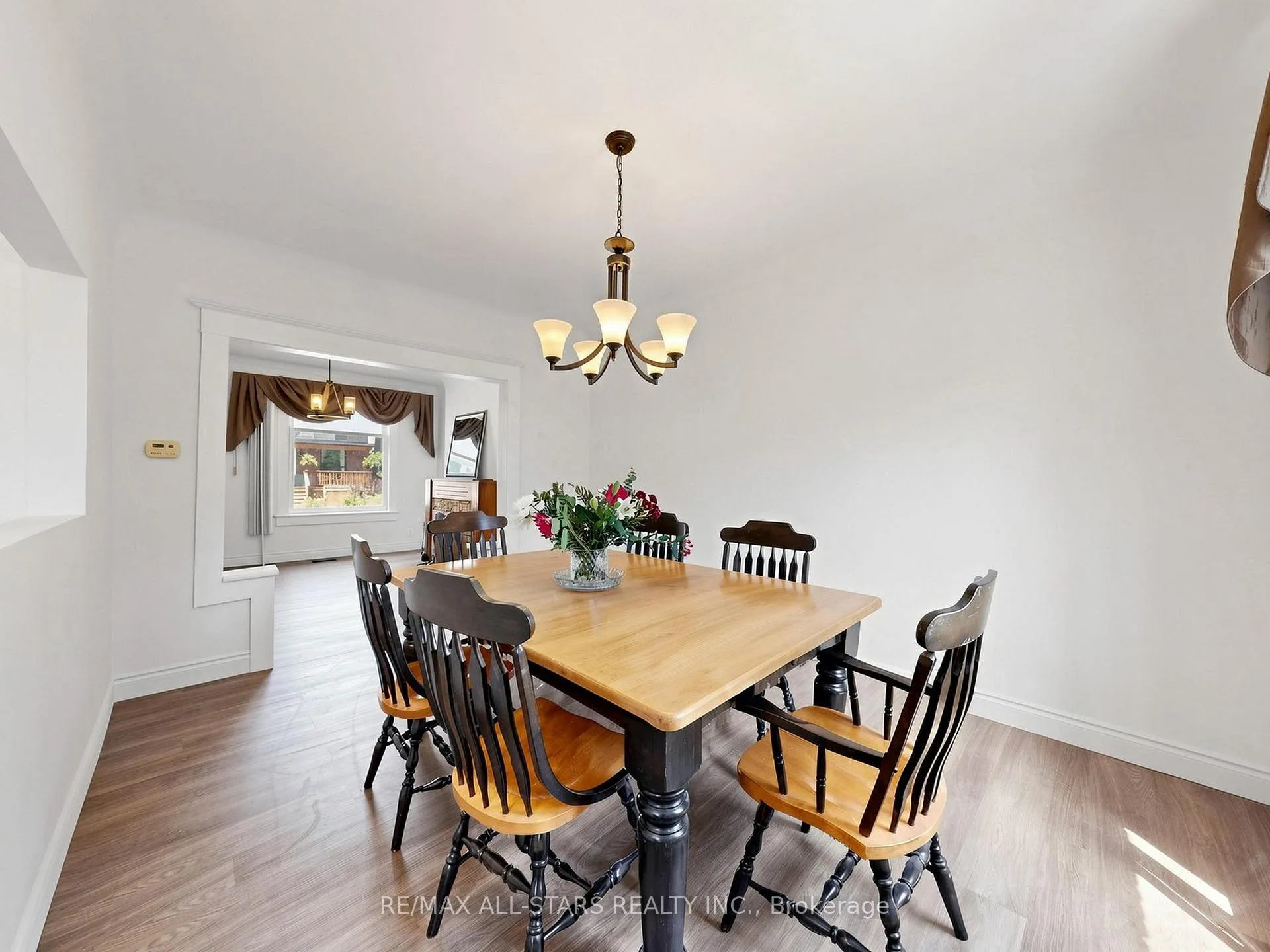 Photo 12 of 9 Cherry Nook Gardens, Toronto, Greenwood-Coxwell — HOMEH