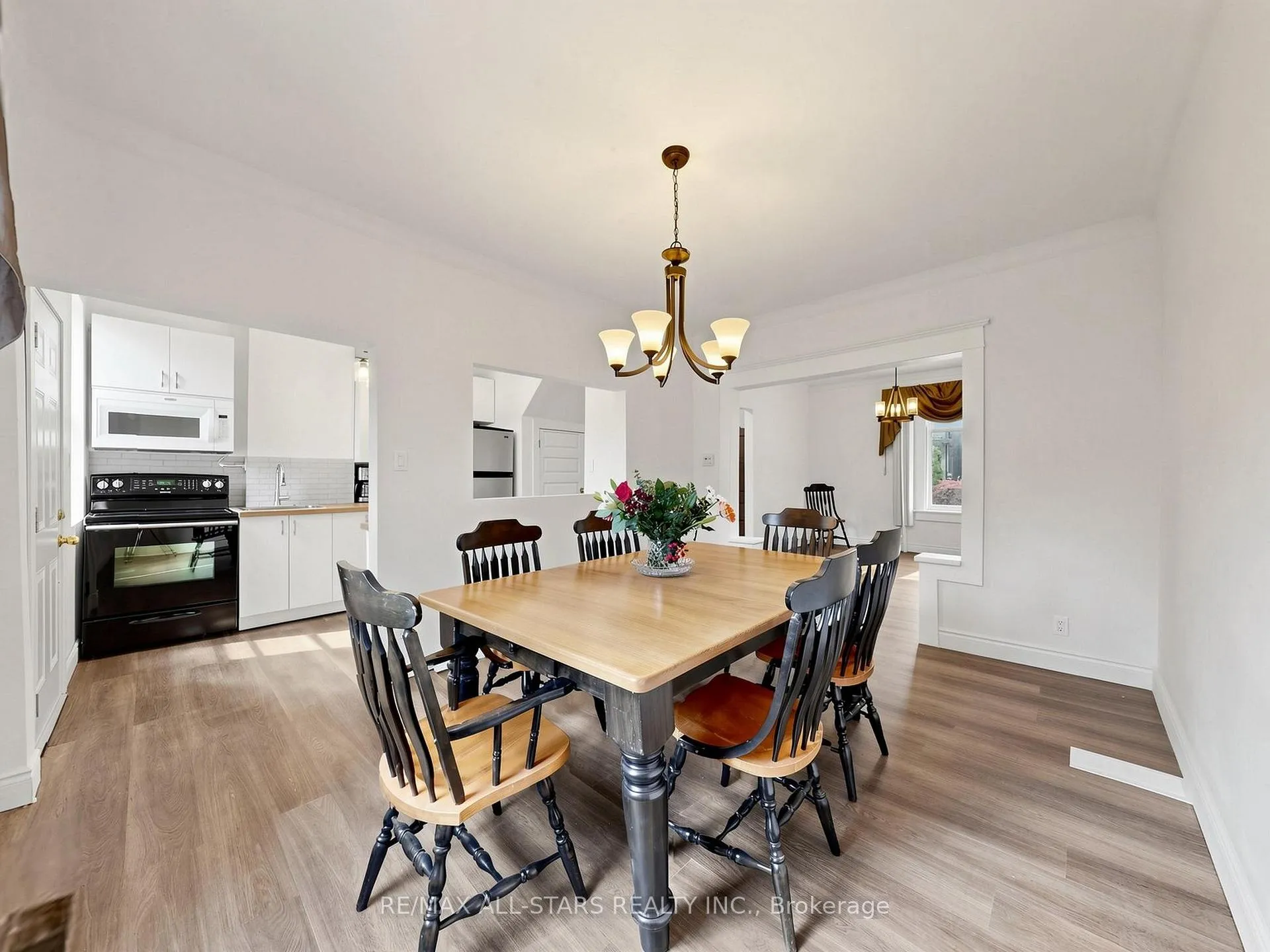 Photo 13 of 9 Cherry Nook Gardens, Toronto, Greenwood-Coxwell — HOMEH