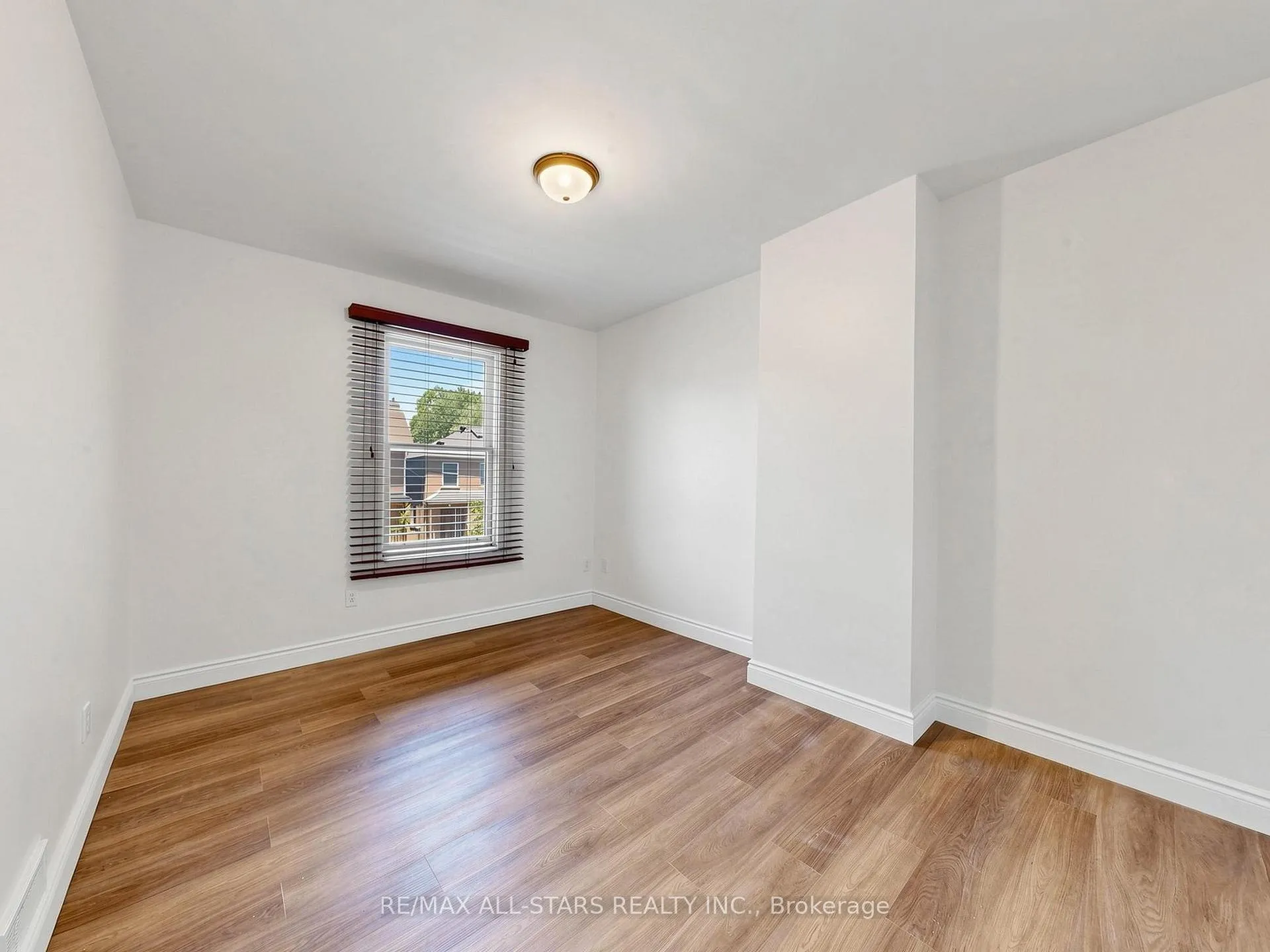 Photo 14 of 9 Cherry Nook Gardens, Toronto, Greenwood-Coxwell — HOMEH
