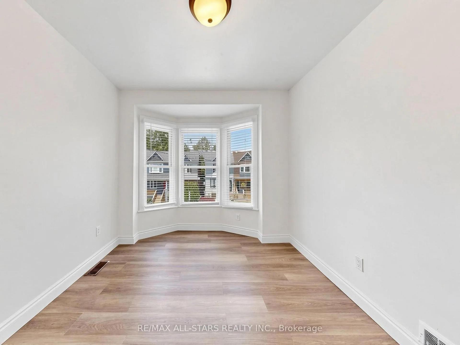 Photo 19 of 9 Cherry Nook Gardens, Toronto, Greenwood-Coxwell — HOMEH