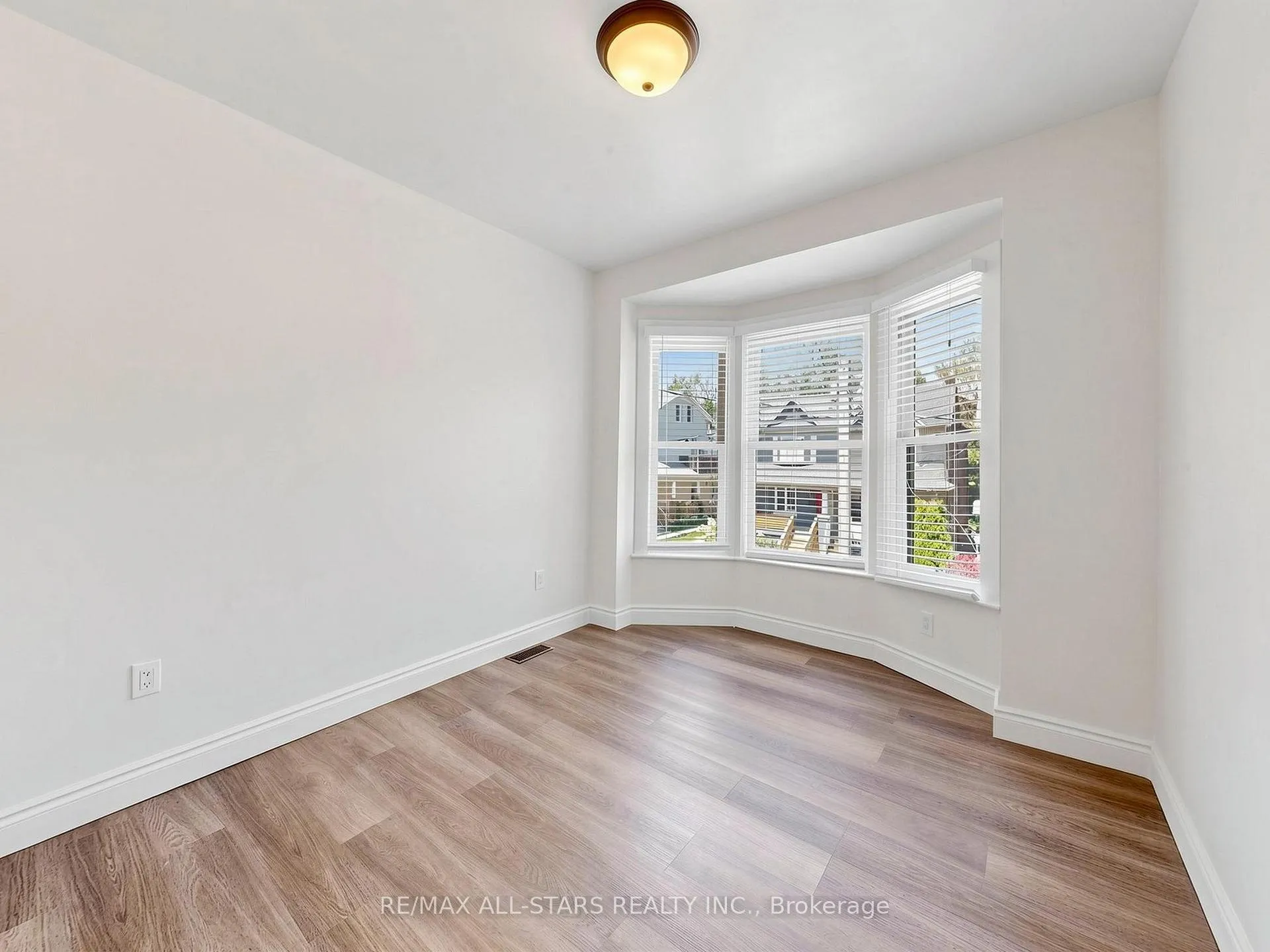 Photo 21 of 9 Cherry Nook Gardens, Toronto, Greenwood-Coxwell — HOMEH