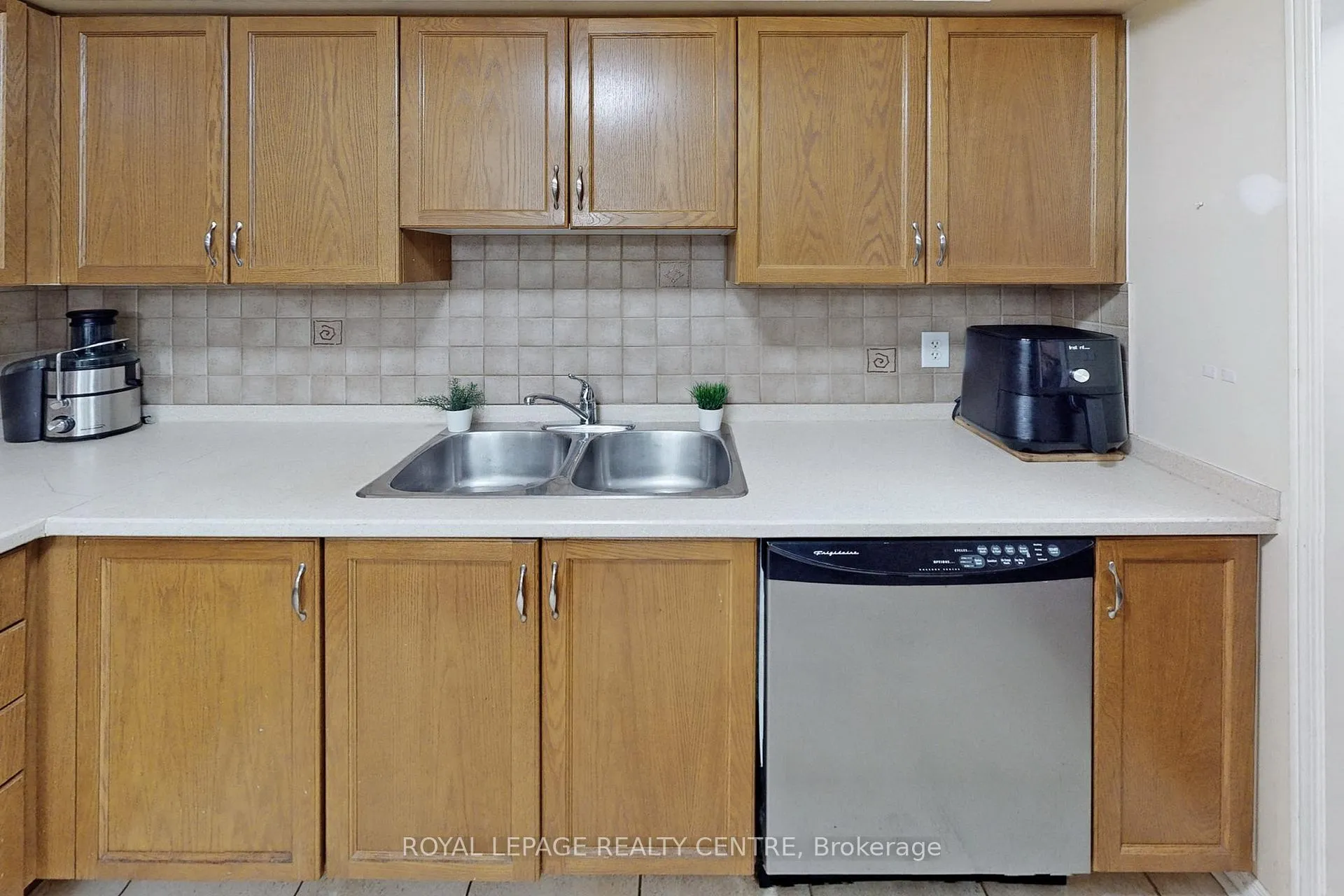 Photo 16 of Unit 162, 7360 Zinnia Place, Mississauga, Meadowvale Village — HOMEH