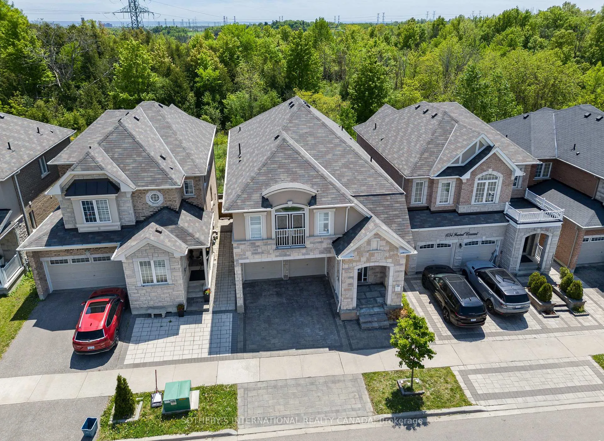 Photo 2 of 1056 Foxtail Crescent, Pickering, Rural Pickering — HOMEH
