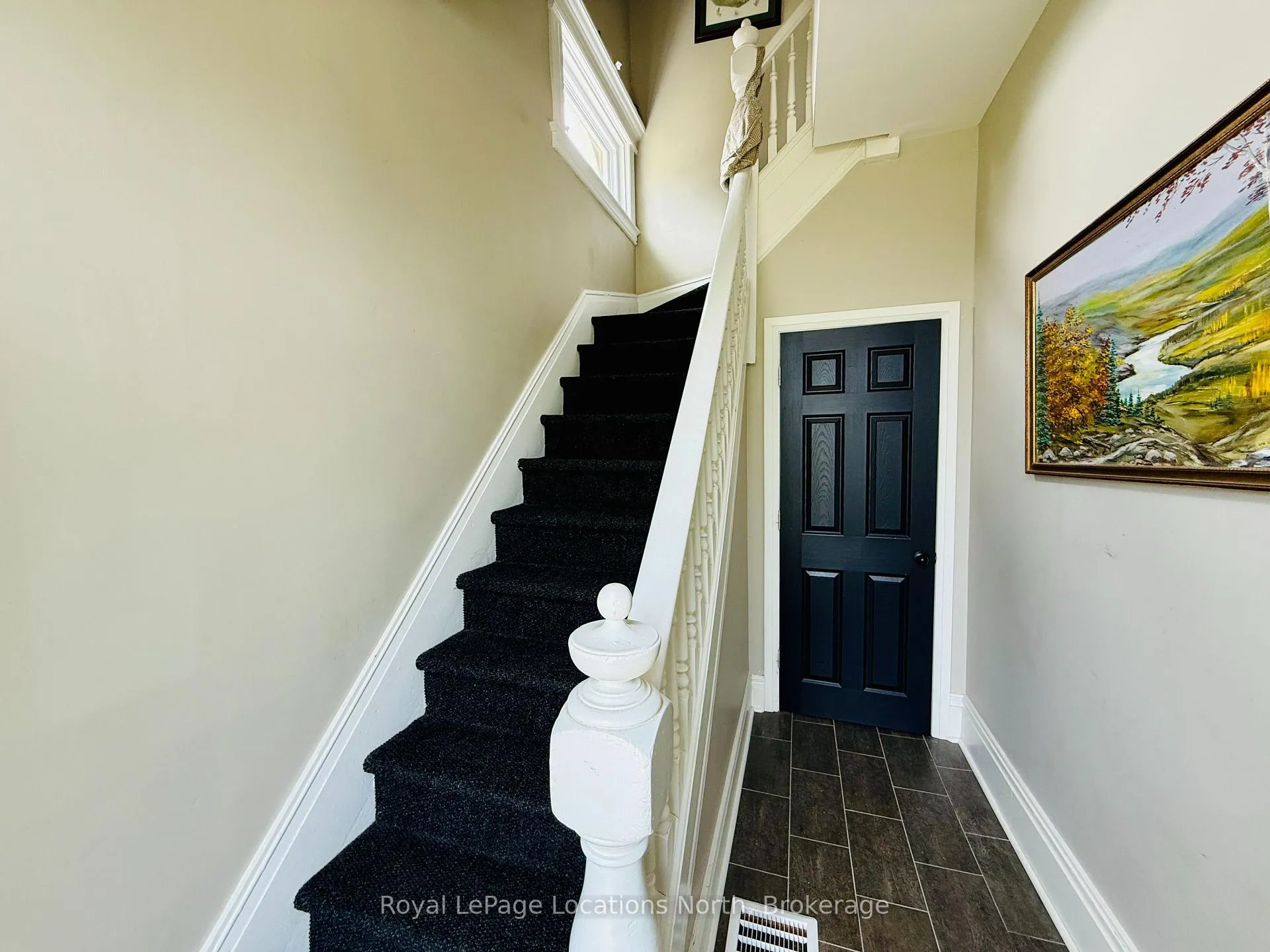 Photo 3 of Unit Unit B, 154 Hickory Street, Collingwood — HOMEH